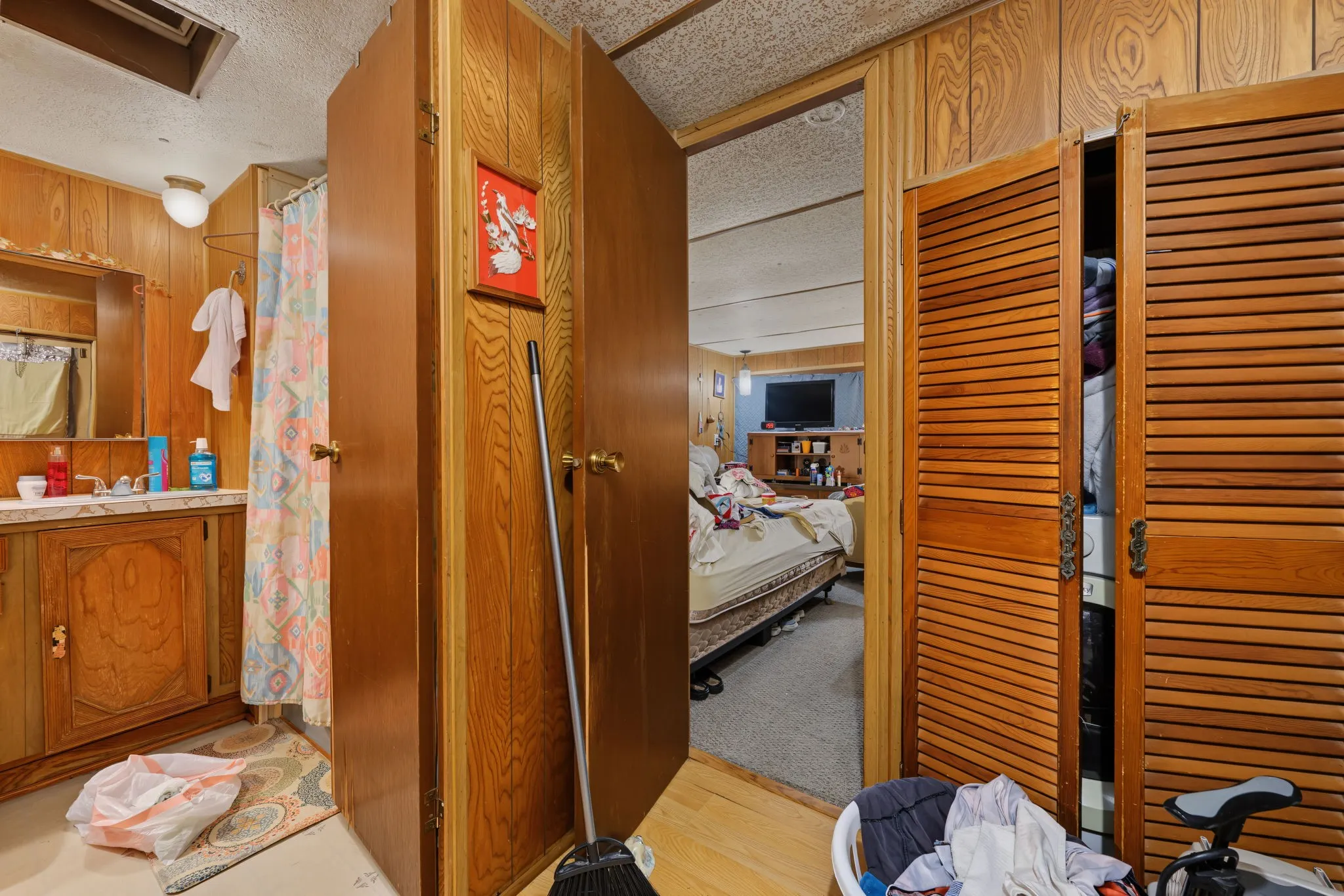 Mobile Home For Sale in Hood County , 4316 Cottonwood Court, Granbury, Texas 76049, 2 Bedroom, 1 Bathroom, Garage spaces, 868 Sqft, built in 1970, mls#21338199, Real Estate Agent in Granbury, Homes For Sale in Hood county, Homes For Sale in Granbury, Realtor in Granbury Texas, Real Estate Brokerage Independent Realty Texas, Luminita Cordes Realtor