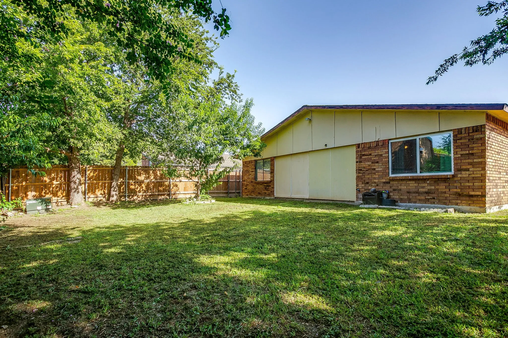 Nice sized backyard fully enclosed with privacy fence great for pets or kids to run around!