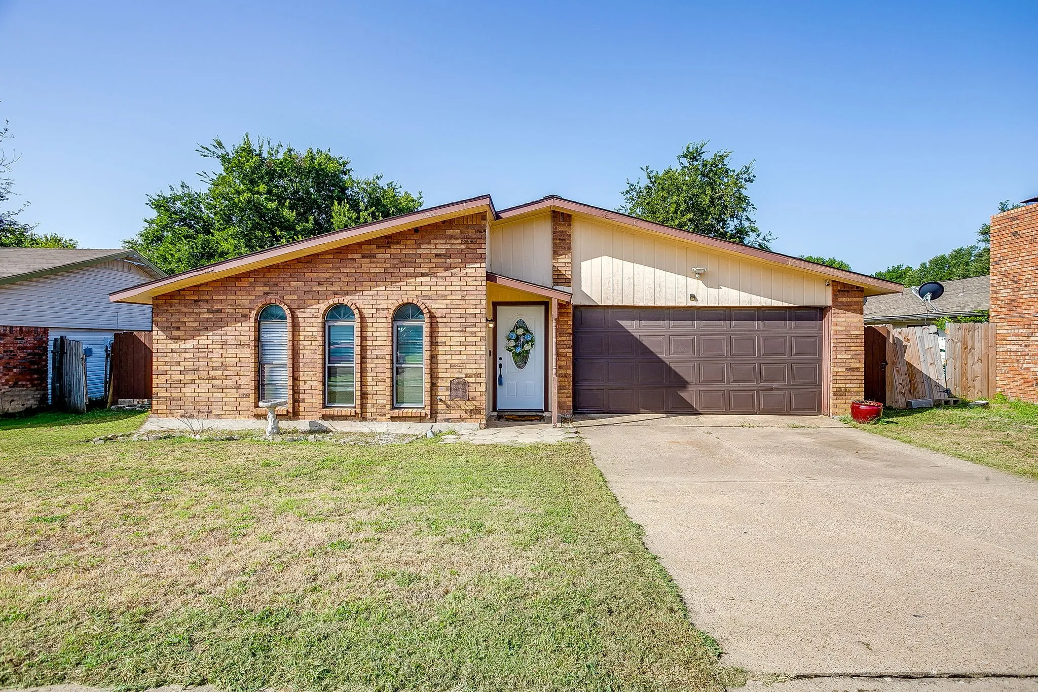 Welcome home to this move in ready home with lovely welcoming front.