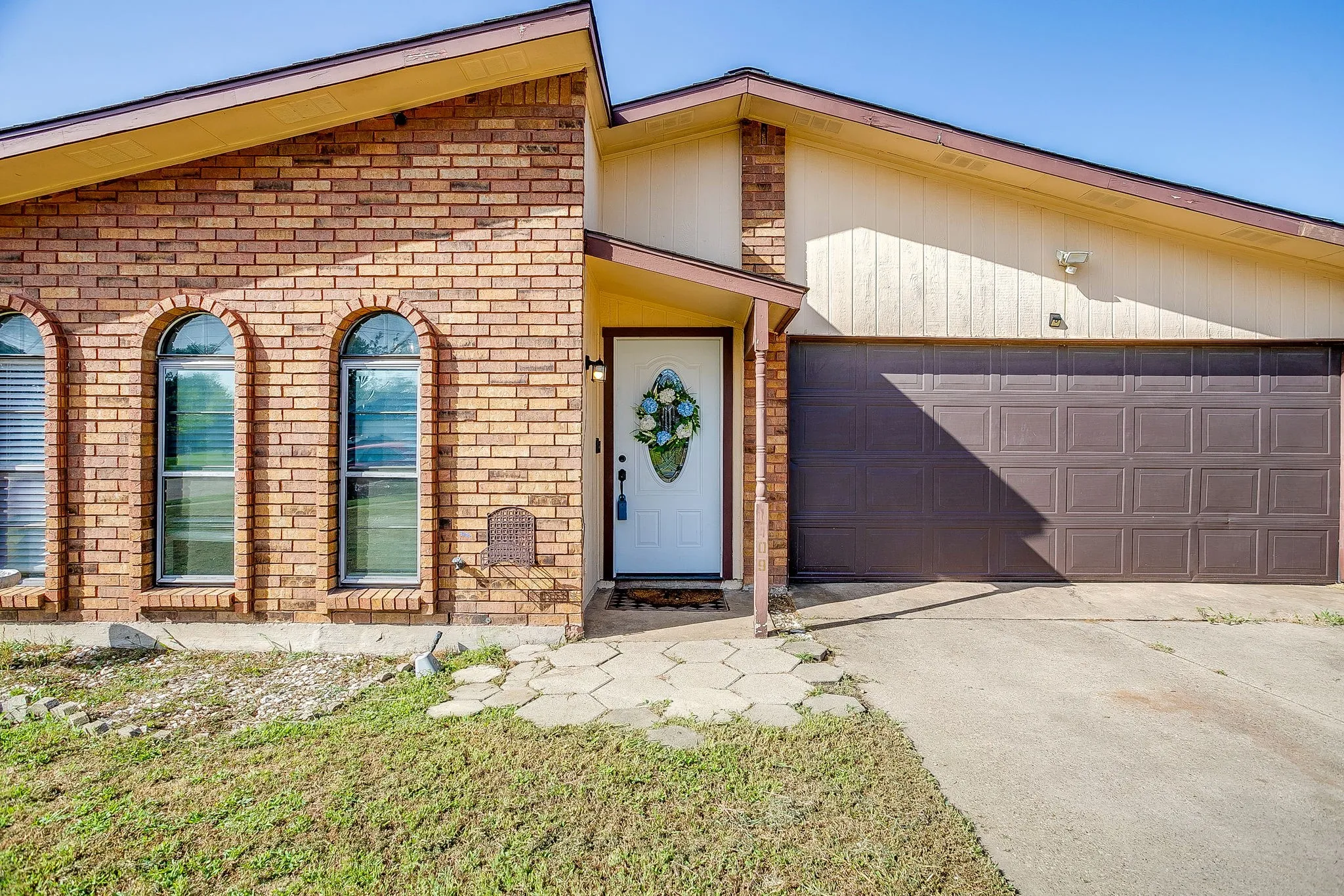 Single Family Residence For Sale in Tarrant County , 1409 Whittenburg Drive, Fort Worth, Texas 76134, 3 Bedroom, 2 Bathroom, 2 Garage spaces, 1,536 Sqft, built in 1978, mls#21336524, Real Estate Agent in Fort Worth, Homes For Sale in Tarrant county, Homes For Sale in Fort Worth, Realtor in Fort Worth Texas, Real Estate Brokerage Independent Realty Texas, Luminita Cordes Realtor