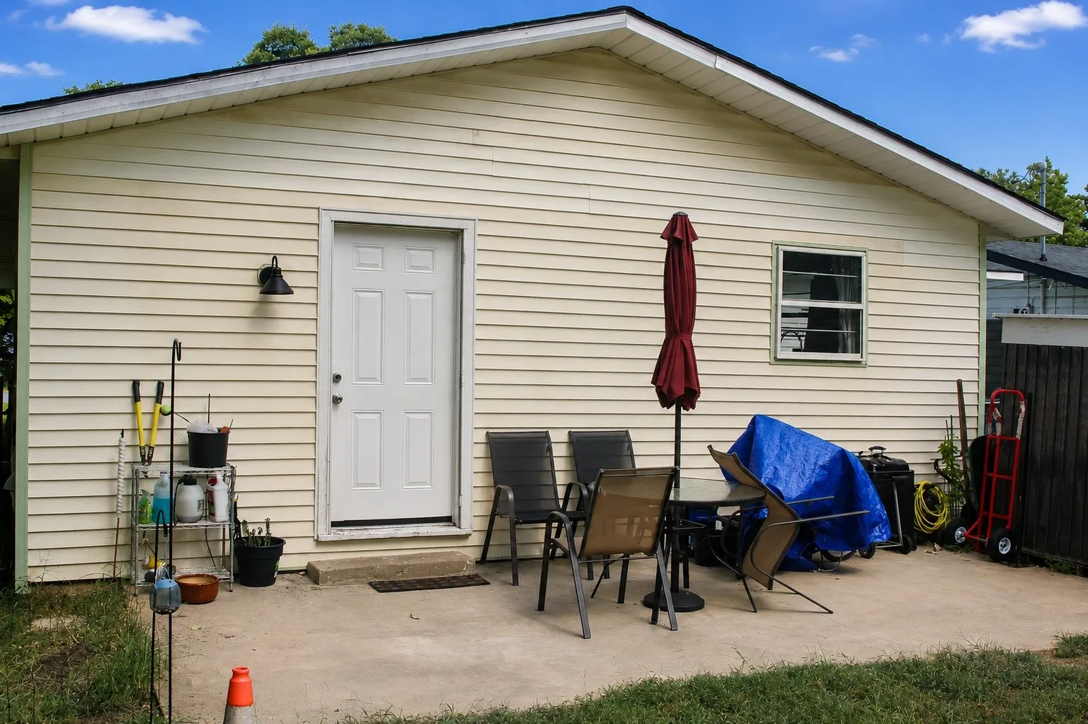 Single Family Residence For Sale in Grayson County , 2015 AVON Drive, Denison, Texas 75020, 4 Bedroom, 2 Bathroom, Garage spaces, 1,466 Sqft, built in 1957, mls#21338118, Real Estate Agent in Denison, Homes For Sale in Grayson county, Homes For Sale in Denison, Realtor in Denison Texas, Real Estate Brokerage Independent Realty Texas, Luminita Cordes Realtor