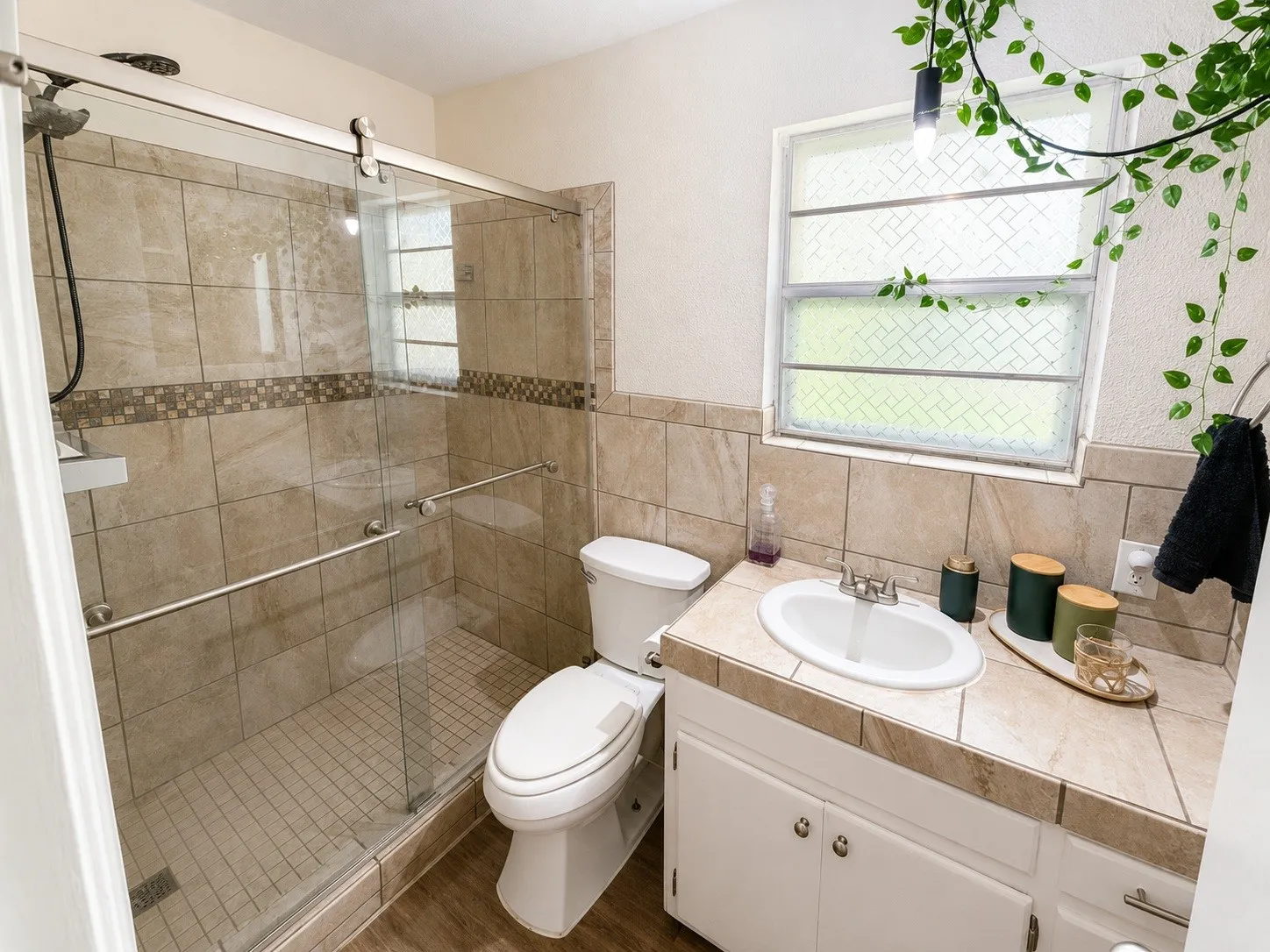 Single Family Residence For Sale in Grayson County , 2015 AVON Drive, Denison, Texas 75020, 4 Bedroom, 2 Bathroom, Garage spaces, 1,466 Sqft, built in 1957, mls#21338118, Real Estate Agent in Denison, Homes For Sale in Grayson county, Homes For Sale in Denison, Realtor in Denison Texas, Real Estate Brokerage Independent Realty Texas, Luminita Cordes Realtor