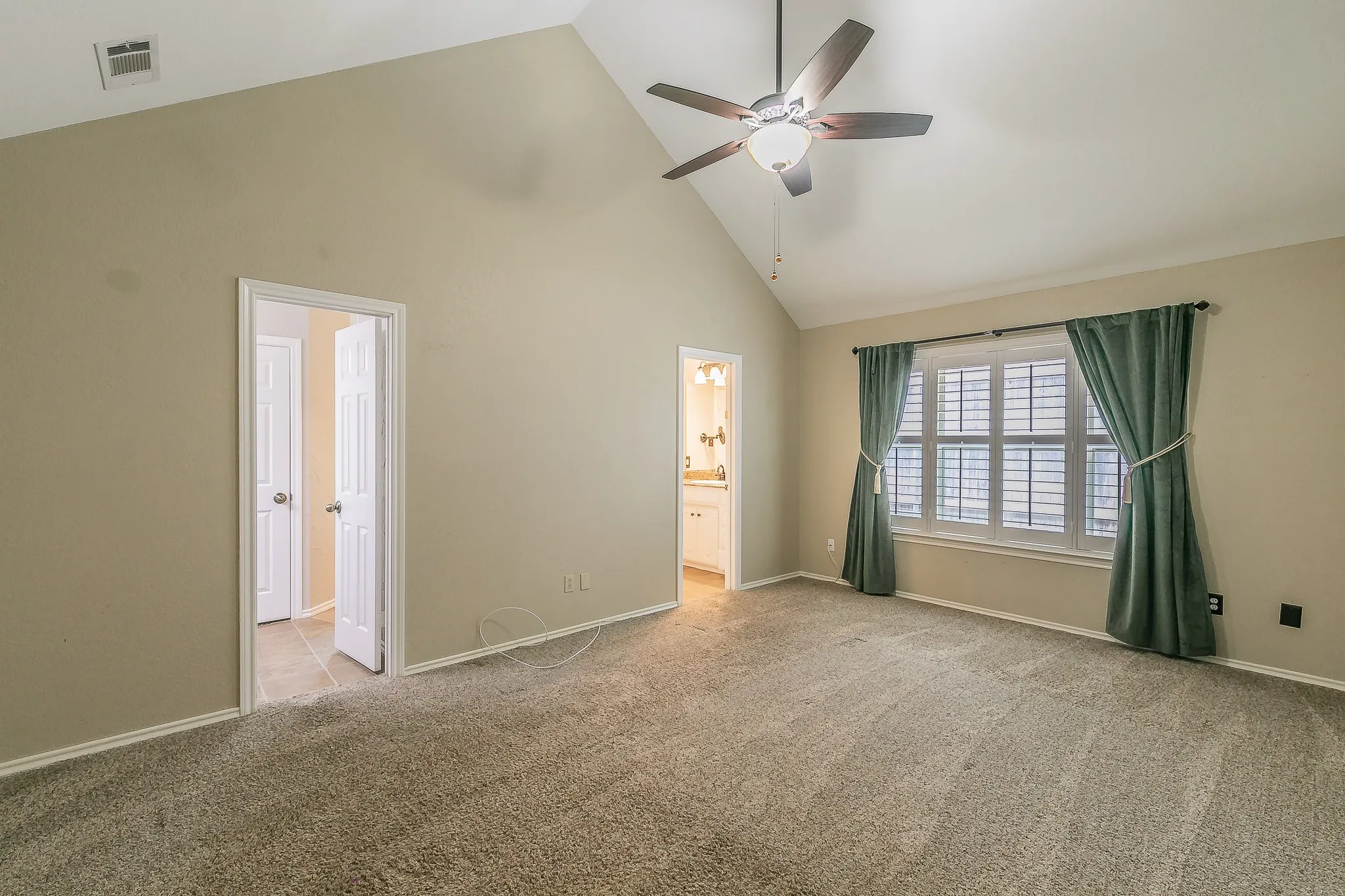 Single Family Residence For Sale in Tarrant County , 3317 Clearfield Drive, Grapevine, Texas 76051, 3 Bedroom, 2 Bathroom, 2 Garage spaces, 2,205 Sqft, built in 1988, mls#21336968, Real Estate Agent in Grapevine, Homes For Sale in Tarrant county, Homes For Sale in Grapevine, Realtor in Grapevine Texas, Real Estate Brokerage Independent Realty Texas, Luminita Cordes Realtor