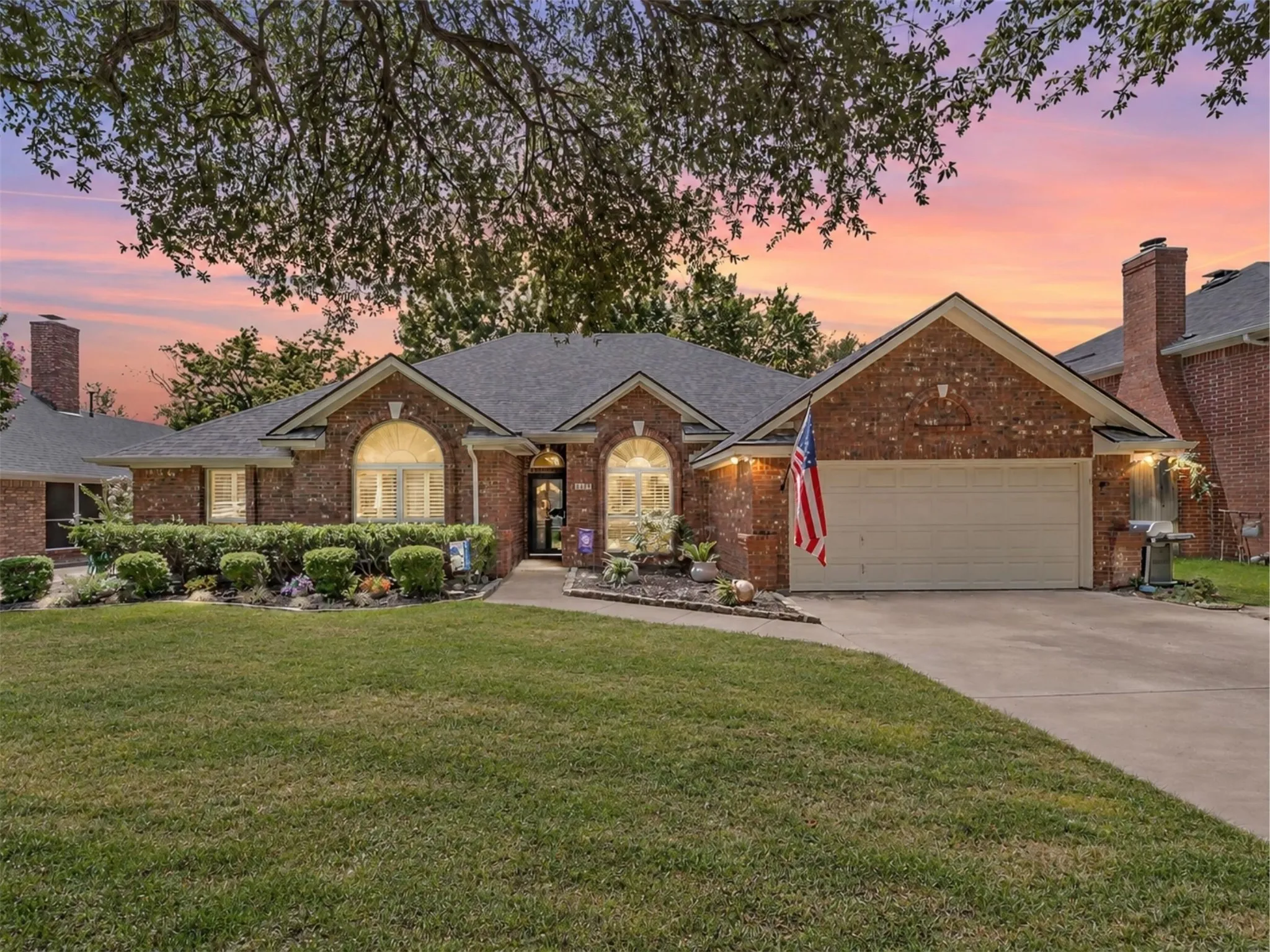Single Family Residence For Sale in Tarrant County , 3317 Clearfield Drive, Grapevine, Texas 76051, 3 Bedroom, 2 Bathroom, 2 Garage spaces, 2,205 Sqft, built in 1988, mls#21336968, Real Estate Agent in Grapevine, Homes For Sale in Tarrant county, Homes For Sale in Grapevine, Realtor in Grapevine Texas, Real Estate Brokerage Independent Realty Texas, Luminita Cordes Realtor