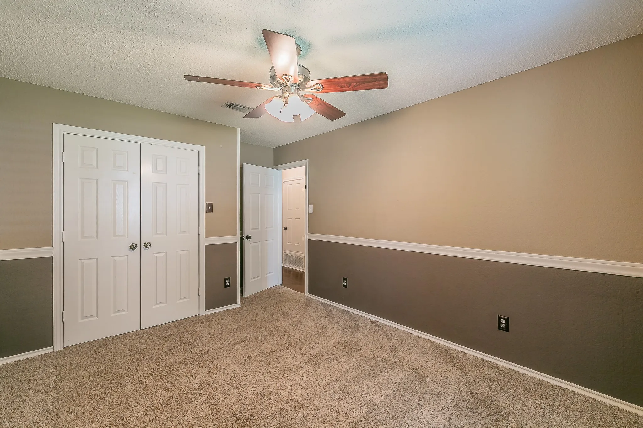 Single Family Residence For Sale in Tarrant County , 3317 Clearfield Drive, Grapevine, Texas 76051, 3 Bedroom, 2 Bathroom, 2 Garage spaces, 2,205 Sqft, built in 1988, mls#21336968, Real Estate Agent in Grapevine, Homes For Sale in Tarrant county, Homes For Sale in Grapevine, Realtor in Grapevine Texas, Real Estate Brokerage Independent Realty Texas, Luminita Cordes Realtor