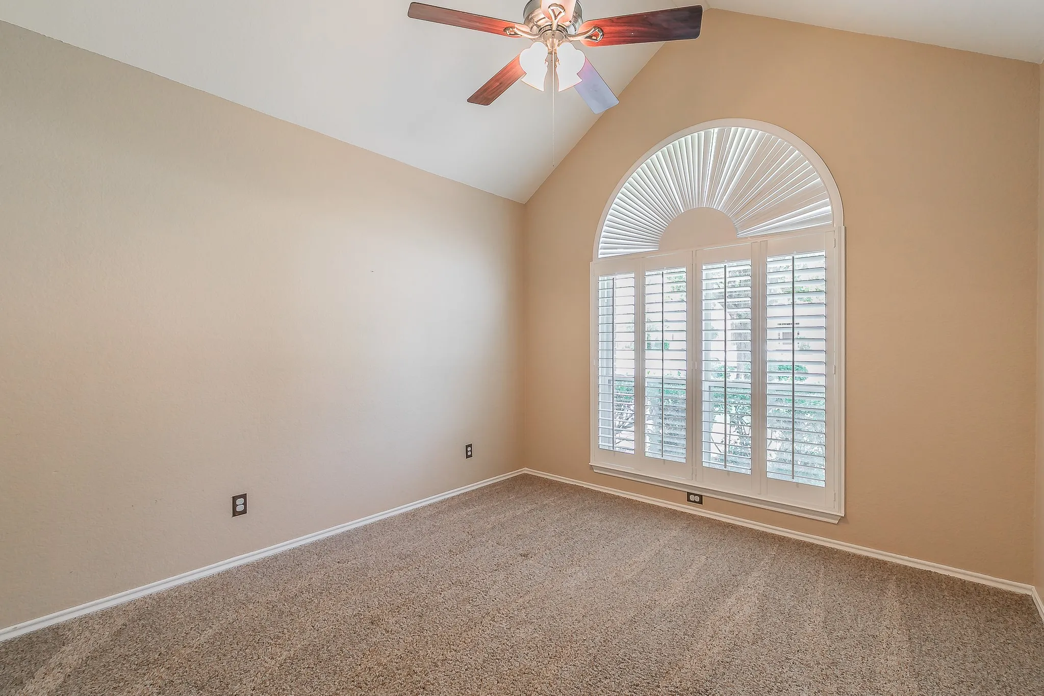 Single Family Residence For Sale in Tarrant County , 3317 Clearfield Drive, Grapevine, Texas 76051, 3 Bedroom, 2 Bathroom, 2 Garage spaces, 2,205 Sqft, built in 1988, mls#21336968, Real Estate Agent in Grapevine, Homes For Sale in Tarrant county, Homes For Sale in Grapevine, Realtor in Grapevine Texas, Real Estate Brokerage Independent Realty Texas, Luminita Cordes Realtor