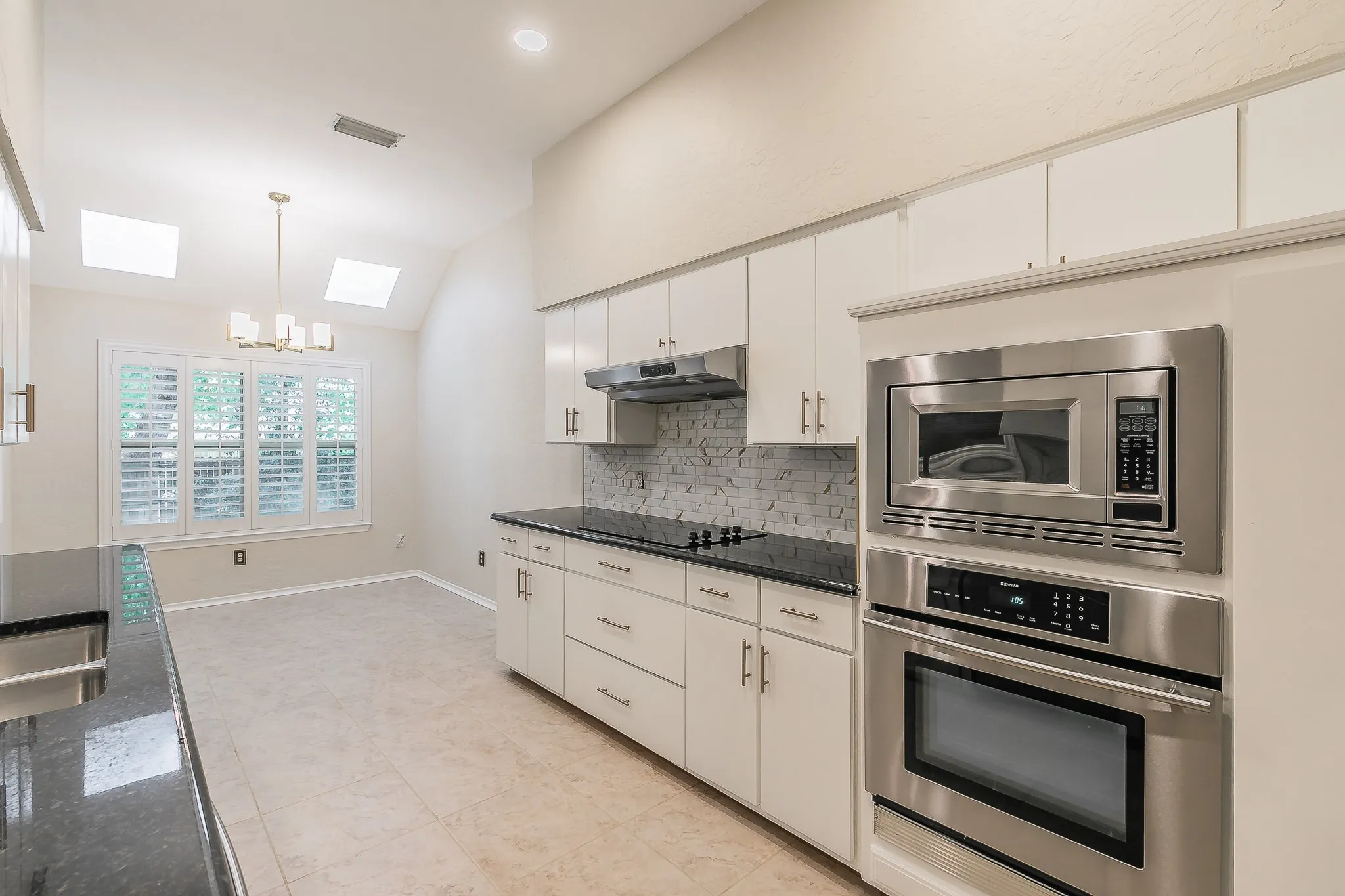 Single Family Residence For Sale in Tarrant County , 3317 Clearfield Drive, Grapevine, Texas 76051, 3 Bedroom, 2 Bathroom, 2 Garage spaces, 2,205 Sqft, built in 1988, mls#21336968, Real Estate Agent in Grapevine, Homes For Sale in Tarrant county, Homes For Sale in Grapevine, Realtor in Grapevine Texas, Real Estate Brokerage Independent Realty Texas, Luminita Cordes Realtor