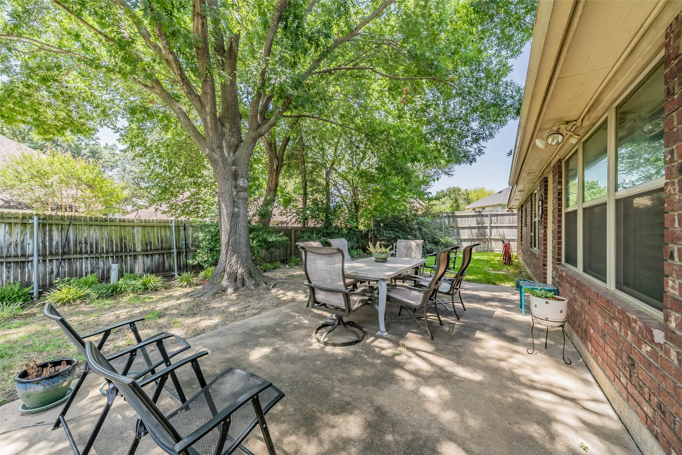 Single Family Residence For Sale in Tarrant County , 3317 Clearfield Drive, Grapevine, Texas 76051, 3 Bedroom, 2 Bathroom, 2 Garage spaces, 2,205 Sqft, built in 1988, mls#21336968, Real Estate Agent in Grapevine, Homes For Sale in Tarrant county, Homes For Sale in Grapevine, Realtor in Grapevine Texas, Real Estate Brokerage Independent Realty Texas, Luminita Cordes Realtor