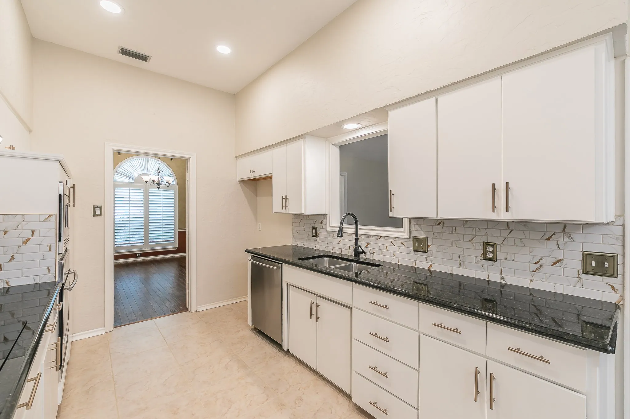 Single Family Residence For Sale in Tarrant County , 3317 Clearfield Drive, Grapevine, Texas 76051, 3 Bedroom, 2 Bathroom, 2 Garage spaces, 2,205 Sqft, built in 1988, mls#21336968, Real Estate Agent in Grapevine, Homes For Sale in Tarrant county, Homes For Sale in Grapevine, Realtor in Grapevine Texas, Real Estate Brokerage Independent Realty Texas, Luminita Cordes Realtor