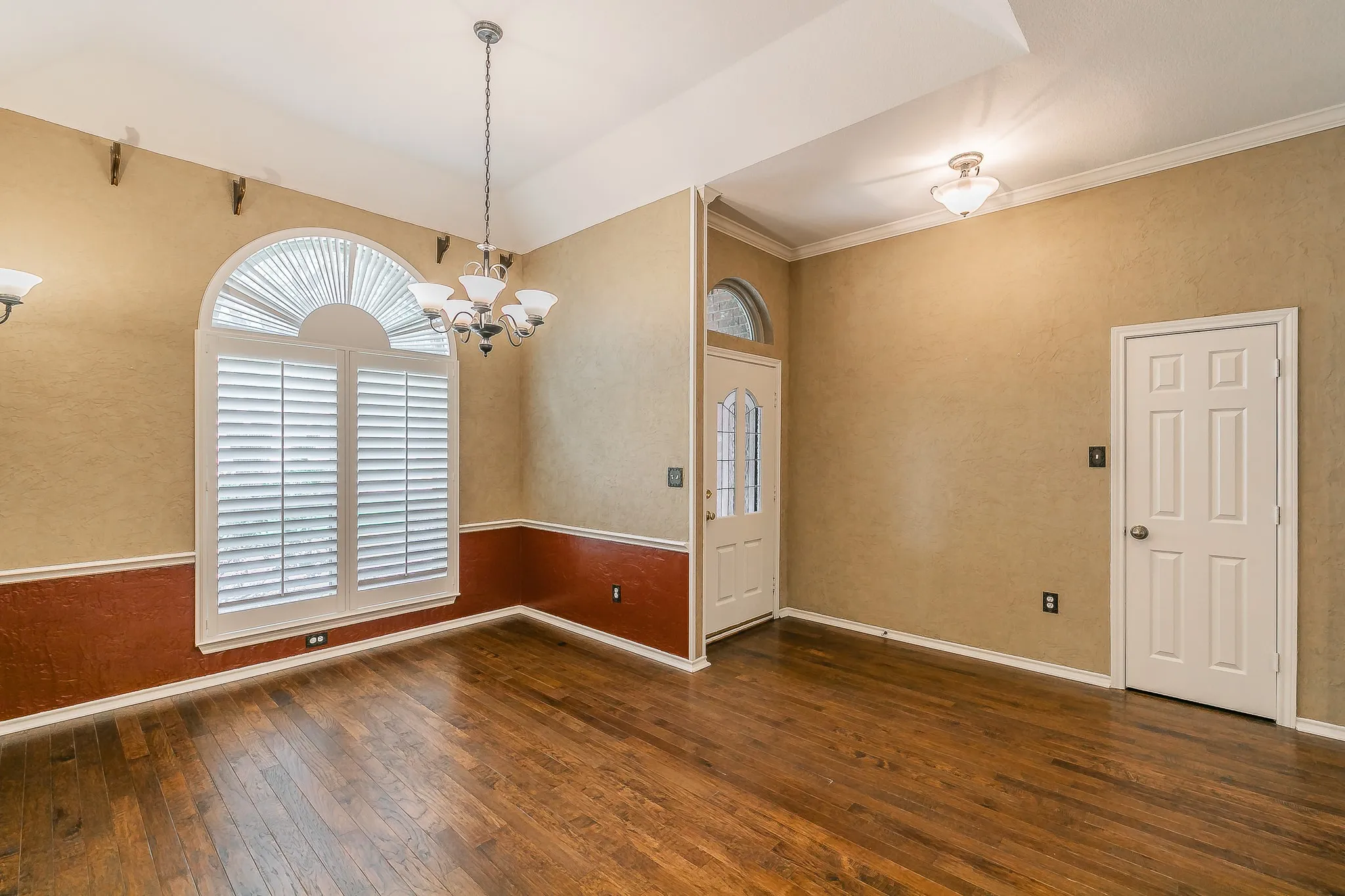 Single Family Residence For Sale in Tarrant County , 3317 Clearfield Drive, Grapevine, Texas 76051, 3 Bedroom, 2 Bathroom, 2 Garage spaces, 2,205 Sqft, built in 1988, mls#21336968, Real Estate Agent in Grapevine, Homes For Sale in Tarrant county, Homes For Sale in Grapevine, Realtor in Grapevine Texas, Real Estate Brokerage Independent Realty Texas, Luminita Cordes Realtor