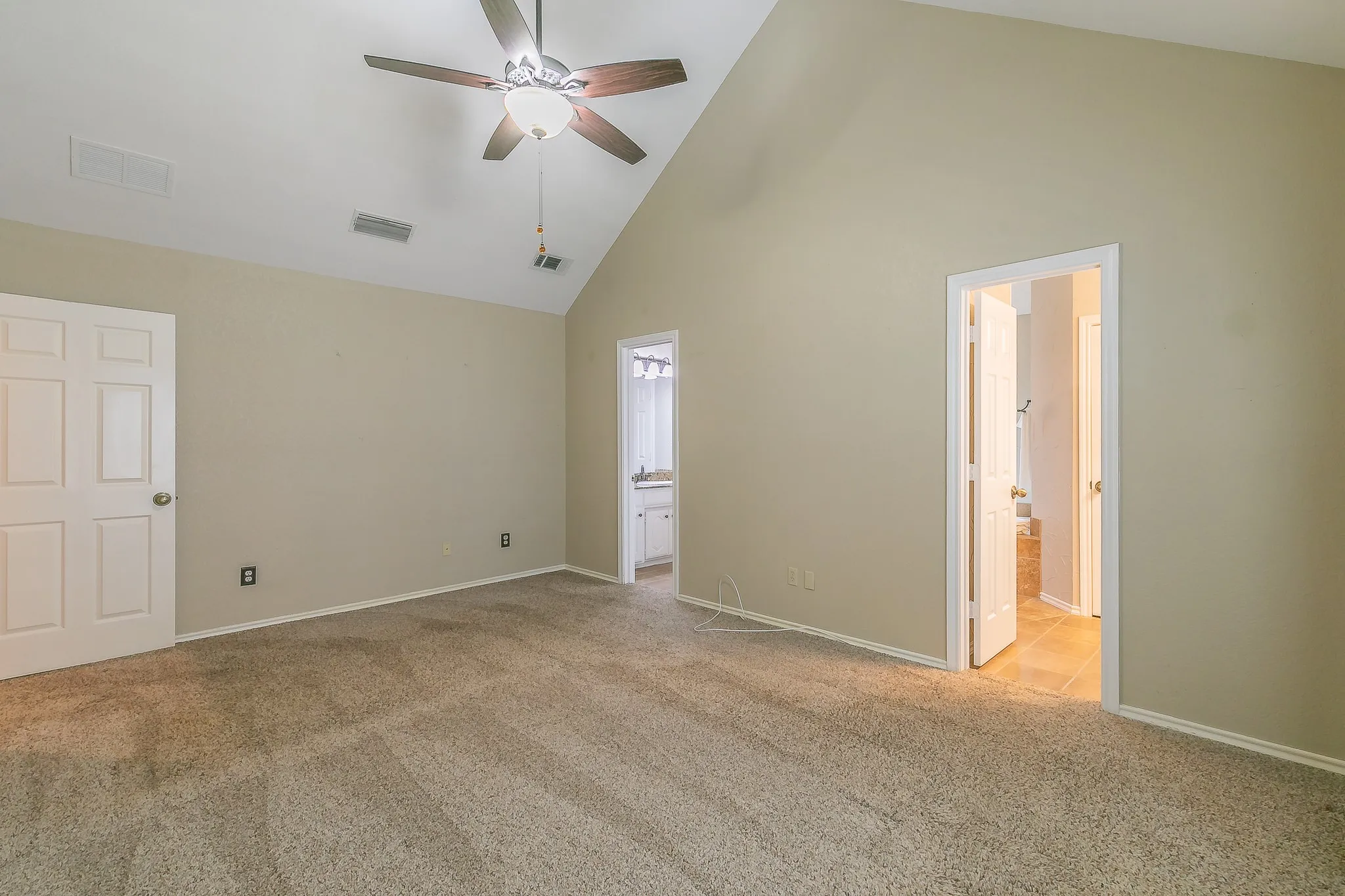 Single Family Residence For Sale in Tarrant County , 3317 Clearfield Drive, Grapevine, Texas 76051, 3 Bedroom, 2 Bathroom, 2 Garage spaces, 2,205 Sqft, built in 1988, mls#21336968, Real Estate Agent in Grapevine, Homes For Sale in Tarrant county, Homes For Sale in Grapevine, Realtor in Grapevine Texas, Real Estate Brokerage Independent Realty Texas, Luminita Cordes Realtor