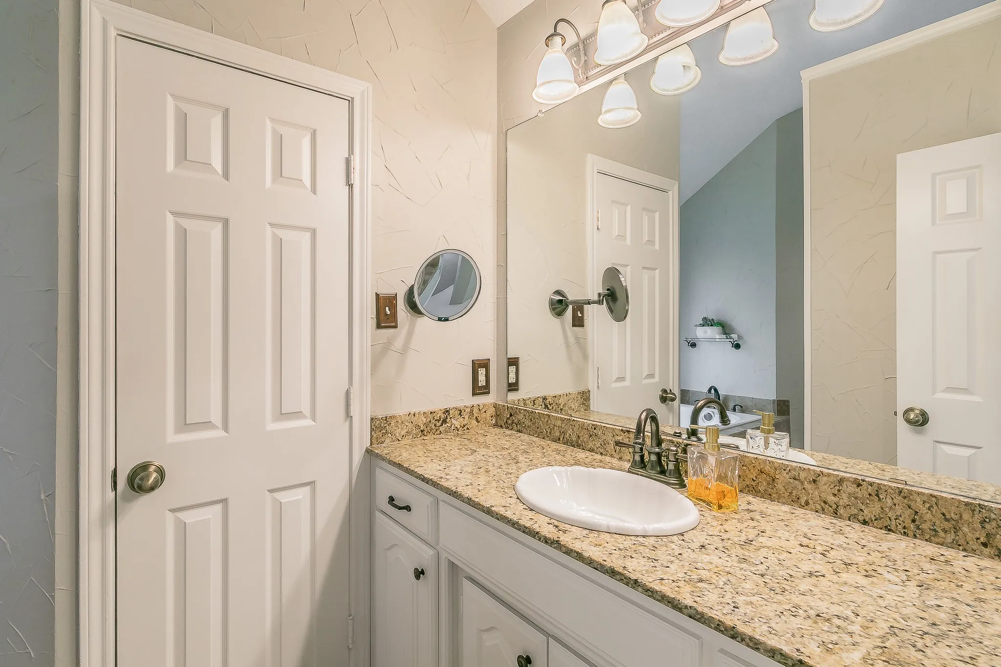 Single Family Residence For Sale in Tarrant County , 3317 Clearfield Drive, Grapevine, Texas 76051, 3 Bedroom, 2 Bathroom, 2 Garage spaces, 2,205 Sqft, built in 1988, mls#21336968, Real Estate Agent in Grapevine, Homes For Sale in Tarrant county, Homes For Sale in Grapevine, Realtor in Grapevine Texas, Real Estate Brokerage Independent Realty Texas, Luminita Cordes Realtor