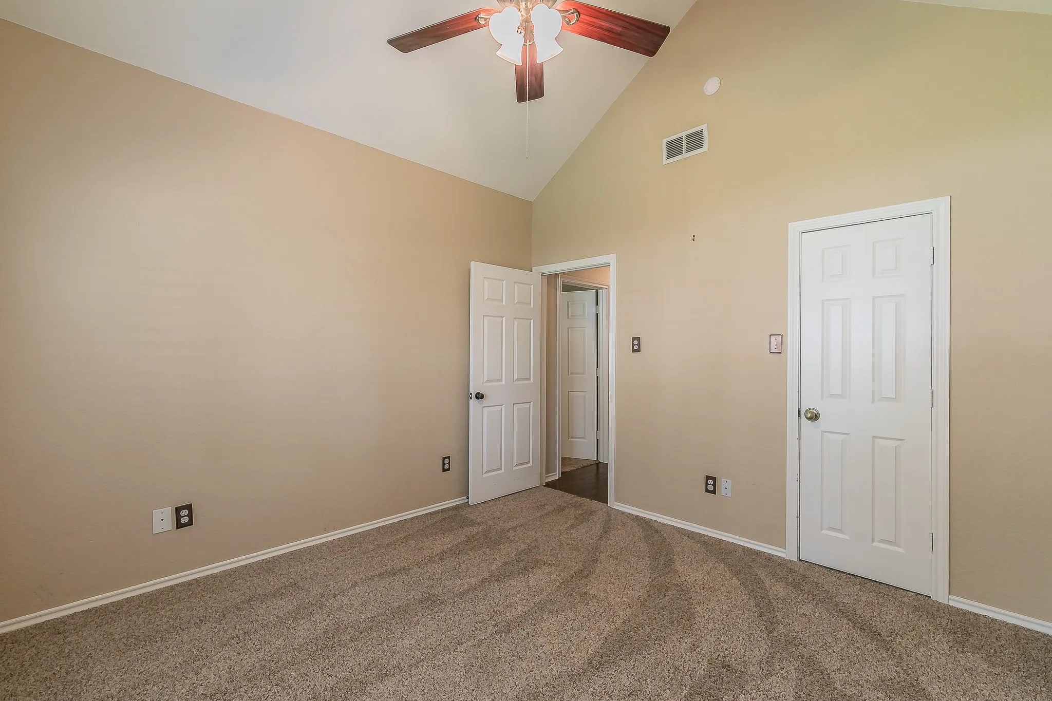 Single Family Residence For Sale in Tarrant County , 3317 Clearfield Drive, Grapevine, Texas 76051, 3 Bedroom, 2 Bathroom, 2 Garage spaces, 2,205 Sqft, built in 1988, mls#21336968, Real Estate Agent in Grapevine, Homes For Sale in Tarrant county, Homes For Sale in Grapevine, Realtor in Grapevine Texas, Real Estate Brokerage Independent Realty Texas, Luminita Cordes Realtor