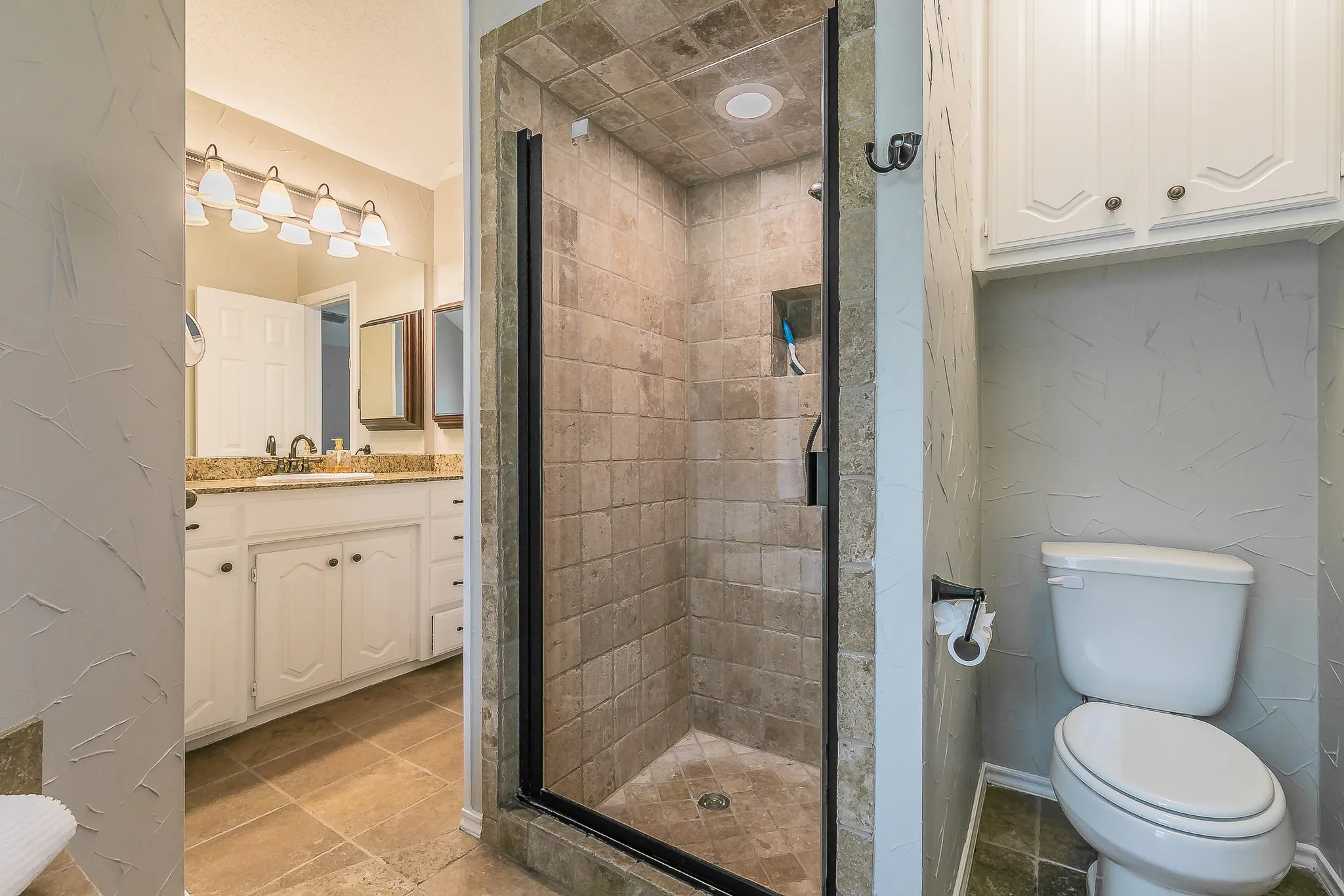 Single Family Residence For Sale in Tarrant County , 3317 Clearfield Drive, Grapevine, Texas 76051, 3 Bedroom, 2 Bathroom, 2 Garage spaces, 2,205 Sqft, built in 1988, mls#21336968, Real Estate Agent in Grapevine, Homes For Sale in Tarrant county, Homes For Sale in Grapevine, Realtor in Grapevine Texas, Real Estate Brokerage Independent Realty Texas, Luminita Cordes Realtor
