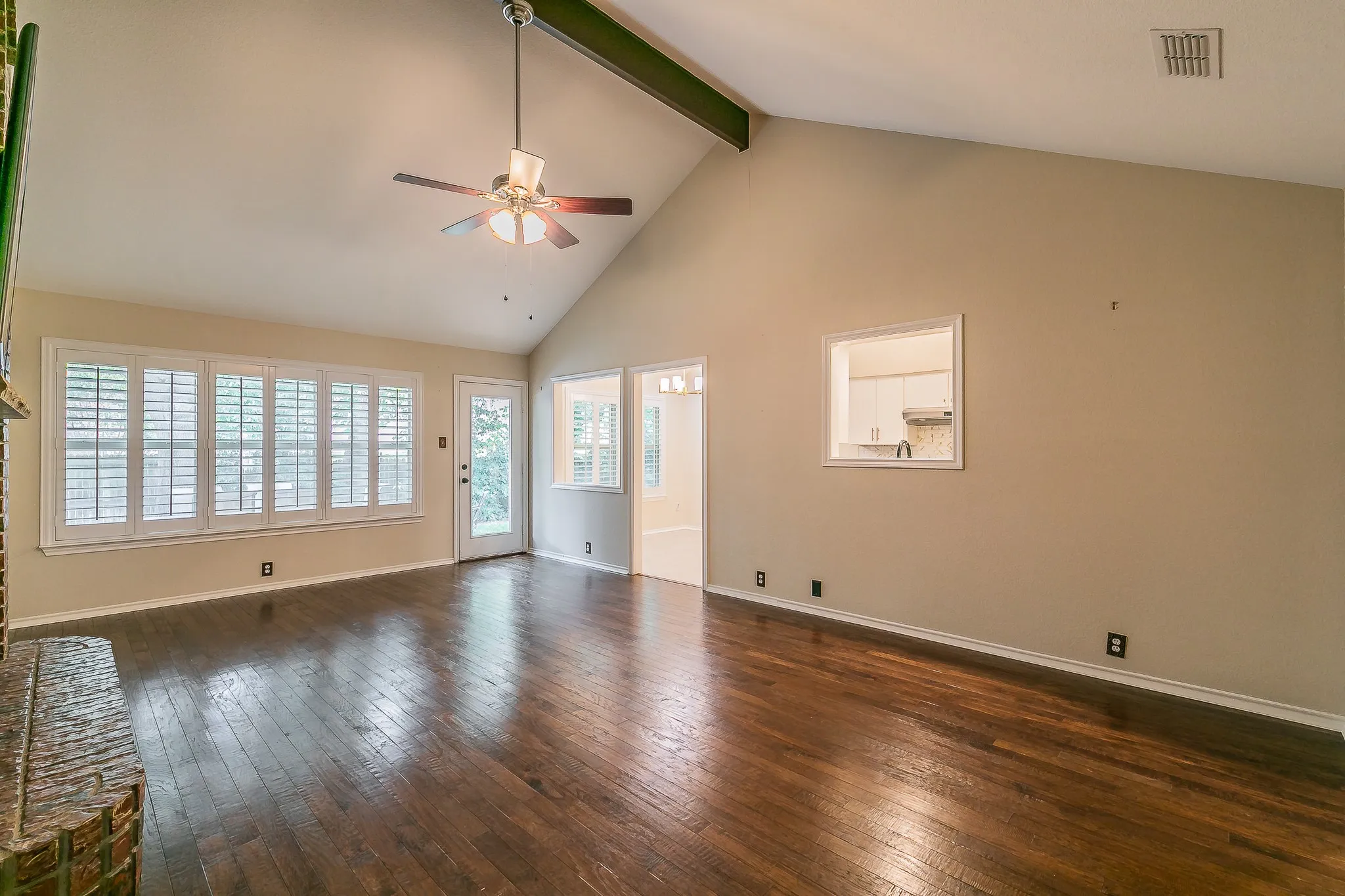 Single Family Residence For Sale in Tarrant County , 3317 Clearfield Drive, Grapevine, Texas 76051, 3 Bedroom, 2 Bathroom, 2 Garage spaces, 2,205 Sqft, built in 1988, mls#21336968, Real Estate Agent in Grapevine, Homes For Sale in Tarrant county, Homes For Sale in Grapevine, Realtor in Grapevine Texas, Real Estate Brokerage Independent Realty Texas, Luminita Cordes Realtor