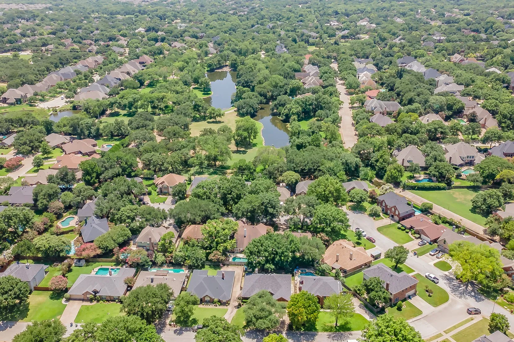 Single Family Residence For Sale in Tarrant County , 3317 Clearfield Drive, Grapevine, Texas 76051, 3 Bedroom, 2 Bathroom, 2 Garage spaces, 2,205 Sqft, built in 1988, mls#21336968, Real Estate Agent in Grapevine, Homes For Sale in Tarrant county, Homes For Sale in Grapevine, Realtor in Grapevine Texas, Real Estate Brokerage Independent Realty Texas, Luminita Cordes Realtor