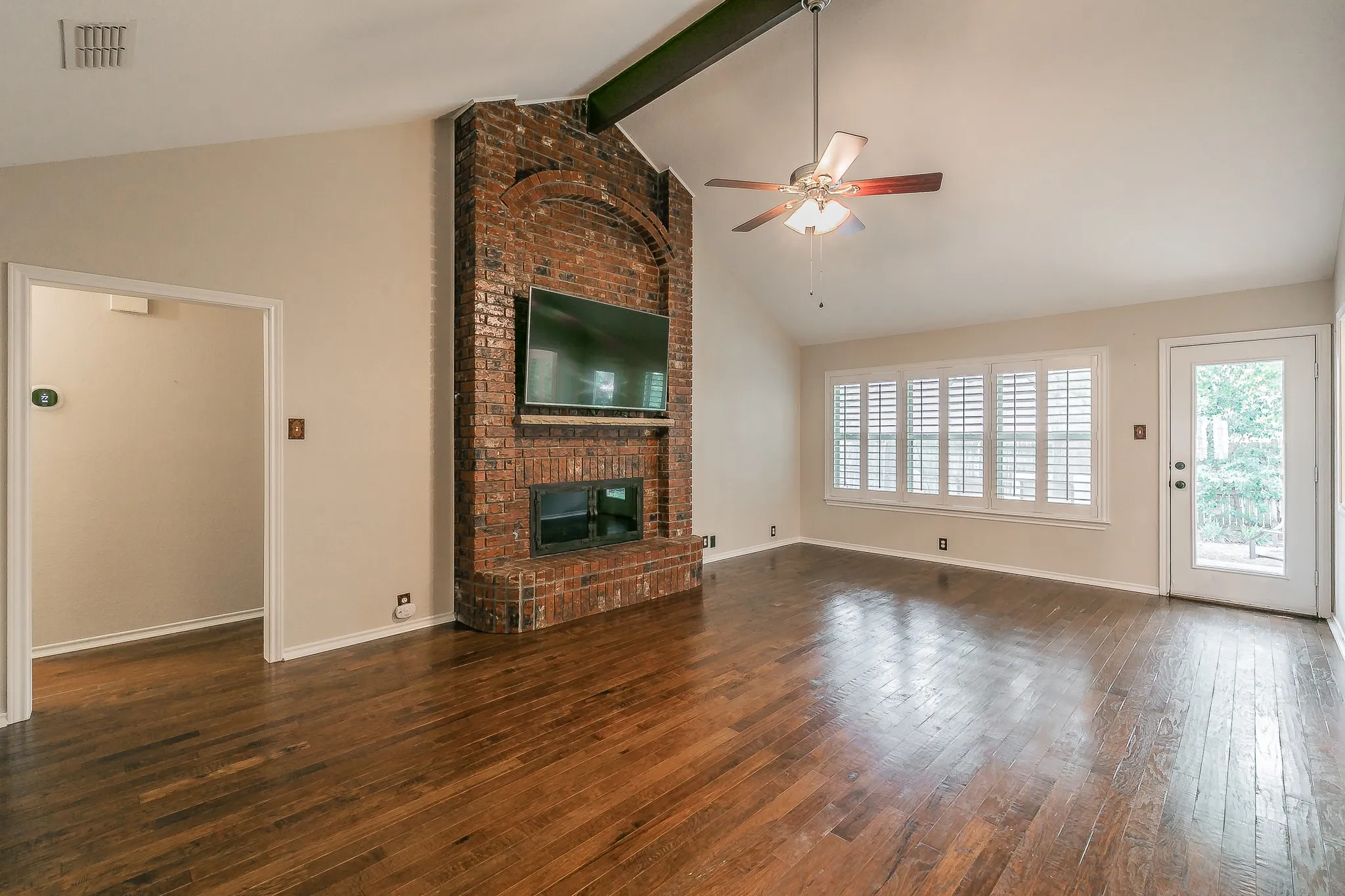 Single Family Residence For Sale in Tarrant County , 3317 Clearfield Drive, Grapevine, Texas 76051, 3 Bedroom, 2 Bathroom, 2 Garage spaces, 2,205 Sqft, built in 1988, mls#21336968, Real Estate Agent in Grapevine, Homes For Sale in Tarrant county, Homes For Sale in Grapevine, Realtor in Grapevine Texas, Real Estate Brokerage Independent Realty Texas, Luminita Cordes Realtor