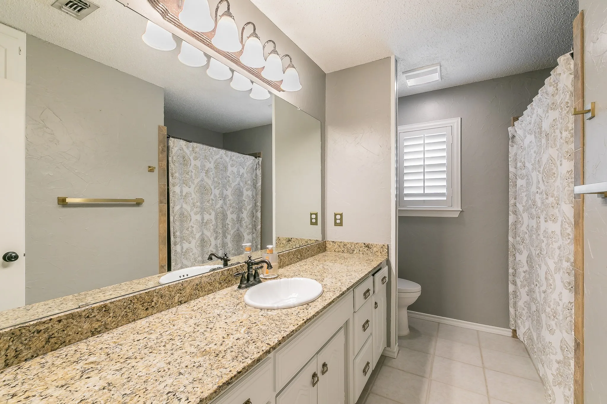 Single Family Residence For Sale in Tarrant County , 3317 Clearfield Drive, Grapevine, Texas 76051, 3 Bedroom, 2 Bathroom, 2 Garage spaces, 2,205 Sqft, built in 1988, mls#21336968, Real Estate Agent in Grapevine, Homes For Sale in Tarrant county, Homes For Sale in Grapevine, Realtor in Grapevine Texas, Real Estate Brokerage Independent Realty Texas, Luminita Cordes Realtor