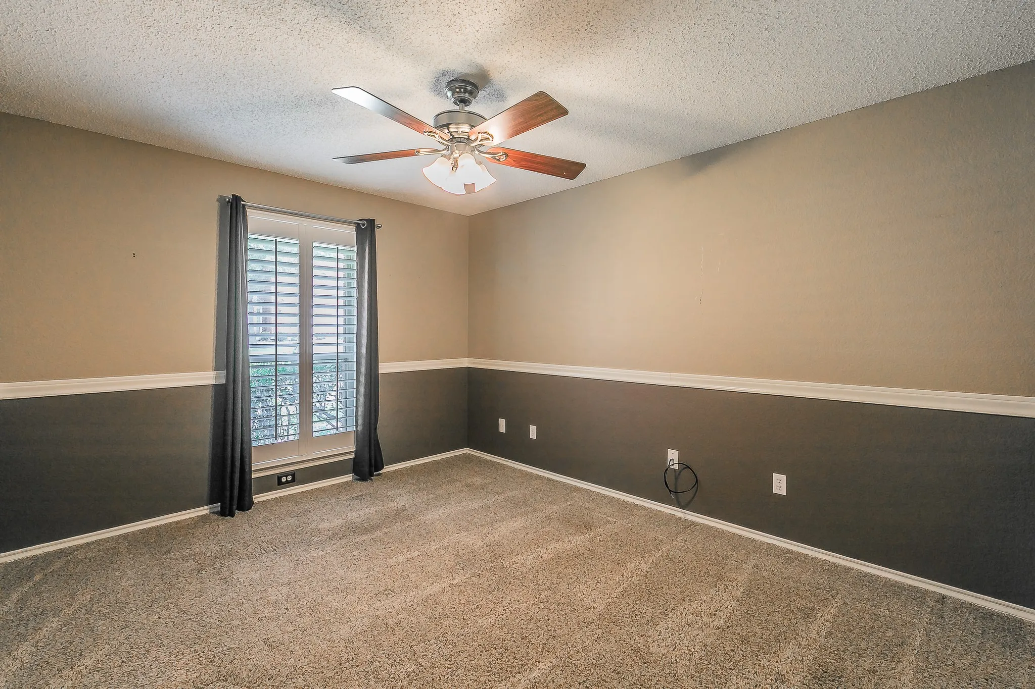 Single Family Residence For Sale in Tarrant County , 3317 Clearfield Drive, Grapevine, Texas 76051, 3 Bedroom, 2 Bathroom, 2 Garage spaces, 2,205 Sqft, built in 1988, mls#21336968, Real Estate Agent in Grapevine, Homes For Sale in Tarrant county, Homes For Sale in Grapevine, Realtor in Grapevine Texas, Real Estate Brokerage Independent Realty Texas, Luminita Cordes Realtor