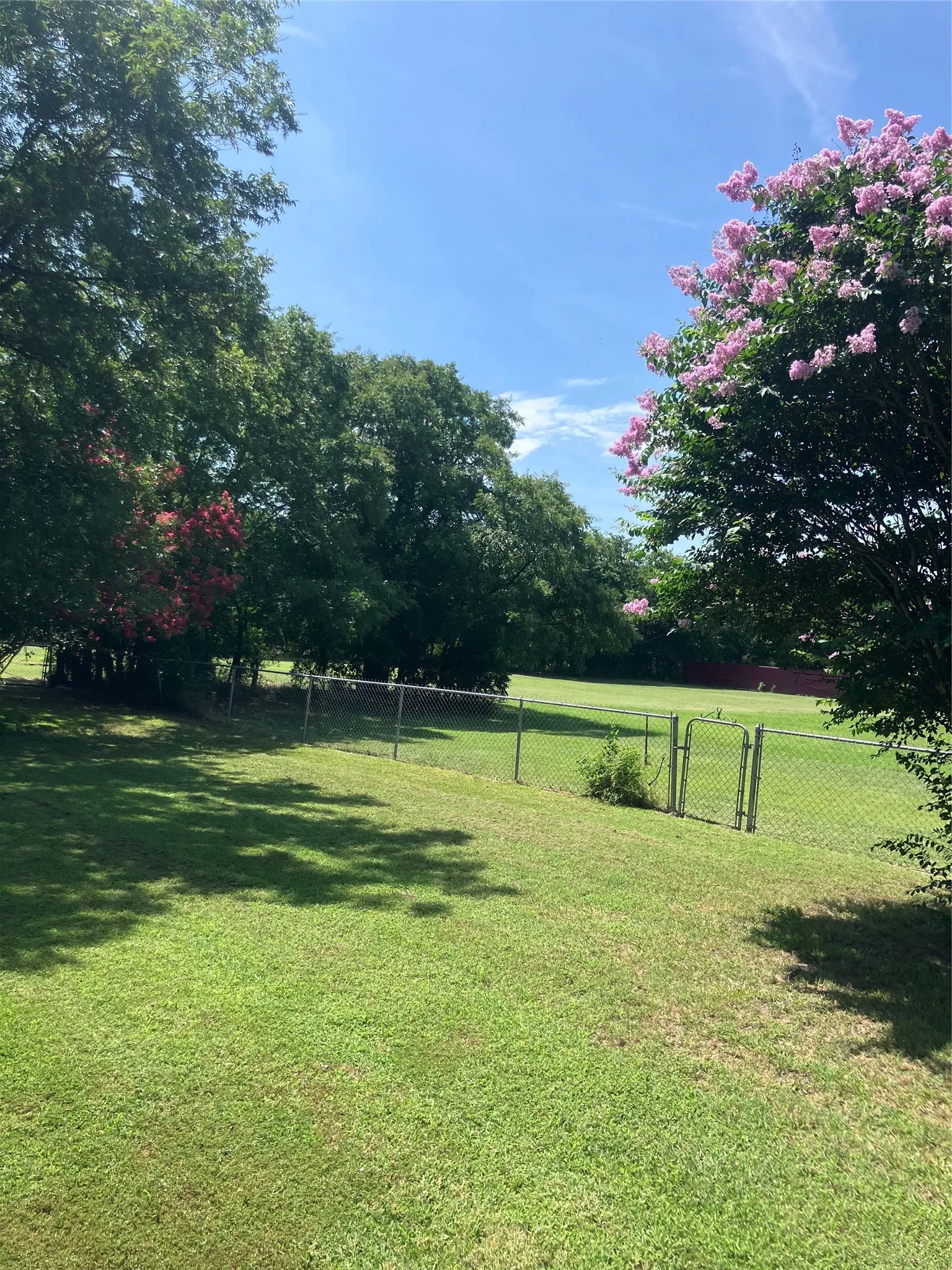 Improved Land For Sale in Grayson County , 115 E Main Street, Gunter, Texas 75058, 0, 0, Garage spaces, 0 Sqft, built in 1960, mls#21337424, Real Estate Agent in Gunter, Homes For Sale in Grayson county, Homes For Sale in Gunter, Realtor in Gunter Texas, Real Estate Brokerage Independent Realty Texas, Luminita Cordes Realtor