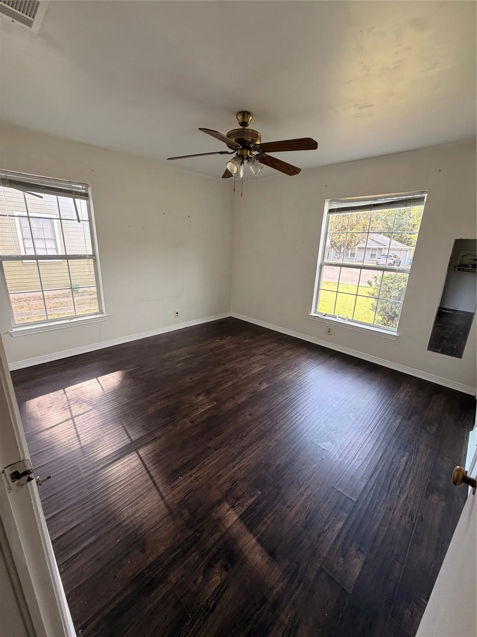 Single Family Residence For Rent in Denton County , 718 Crescent Street, Denton, Texas 76201, 3 Bedroom, 2 Bathroom, 1 Garage spaces, 1,350 Sqft, built in 1963, mls#21337087, Real Estate Agent in Denton, Homes For Rent in Denton county, Homes For Rent in Denton, Realtor in Denton Texas, Real Estate Brokerage Independent Realty Texas, Luminita Cordes Realtor