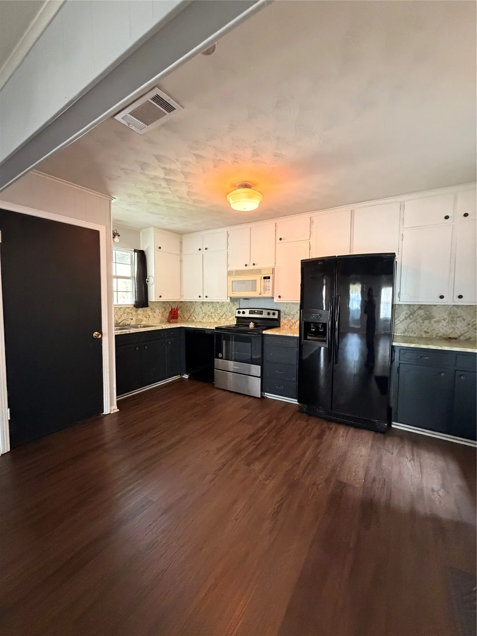 Single Family Residence For Rent in Denton County , 718 Crescent Street, Denton, Texas 76201, 3 Bedroom, 2 Bathroom, 1 Garage spaces, 1,350 Sqft, built in 1963, mls#21337087, Real Estate Agent in Denton, Homes For Rent in Denton county, Homes For Rent in Denton, Realtor in Denton Texas, Real Estate Brokerage Independent Realty Texas, Luminita Cordes Realtor