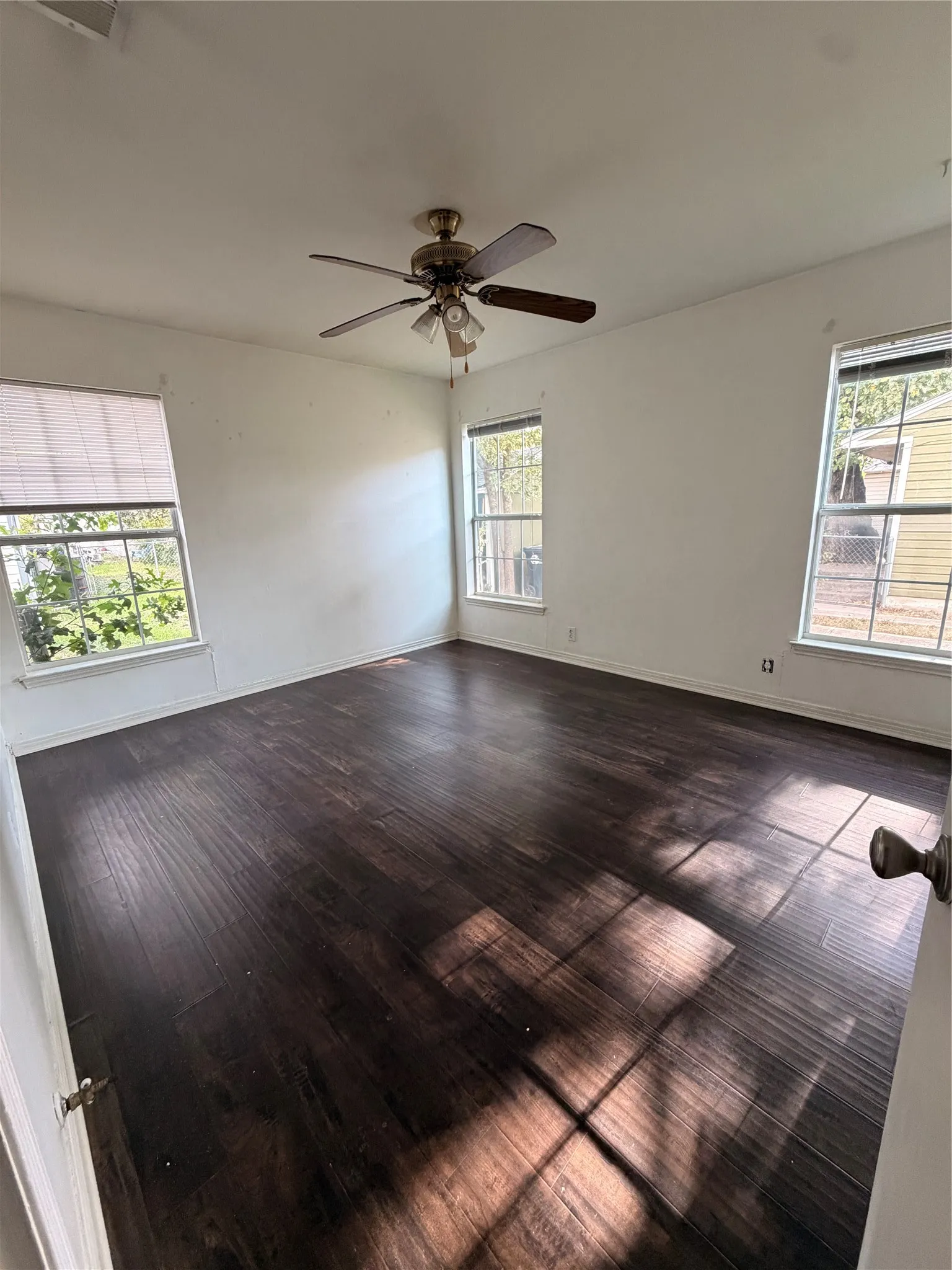 Single Family Residence For Rent in Denton County , 718 Crescent Street, Denton, Texas 76201, 3 Bedroom, 2 Bathroom, 1 Garage spaces, 1,350 Sqft, built in 1963, mls#21337087, Real Estate Agent in Denton, Homes For Rent in Denton county, Homes For Rent in Denton, Realtor in Denton Texas, Real Estate Brokerage Independent Realty Texas, Luminita Cordes Realtor