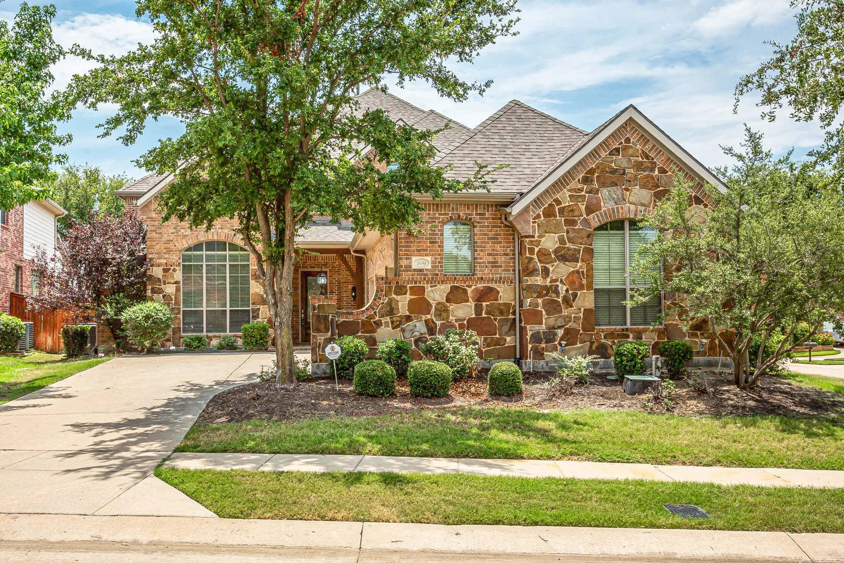 Single Family Residence For Sale in Denton County , 900 Fannin Drive, Lantana, Texas 76226, 4 Bedroom, 4 Bathroom, 3 Garage spaces, 3,595 Sqft, built in 2007, mls#21335231, Real Estate Agent in Lantana, Homes For Sale in Denton county, Homes For Sale in Lantana, Realtor in Lantana Texas, Real Estate Brokerage Independent Realty Texas, Luminita Cordes Realtor