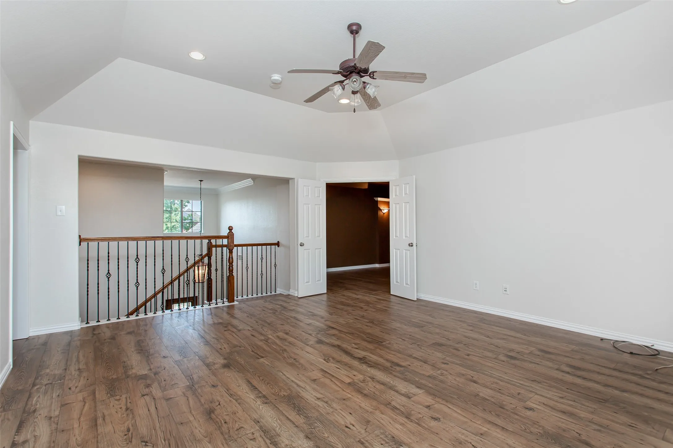 Spacious upstairs bonus game room