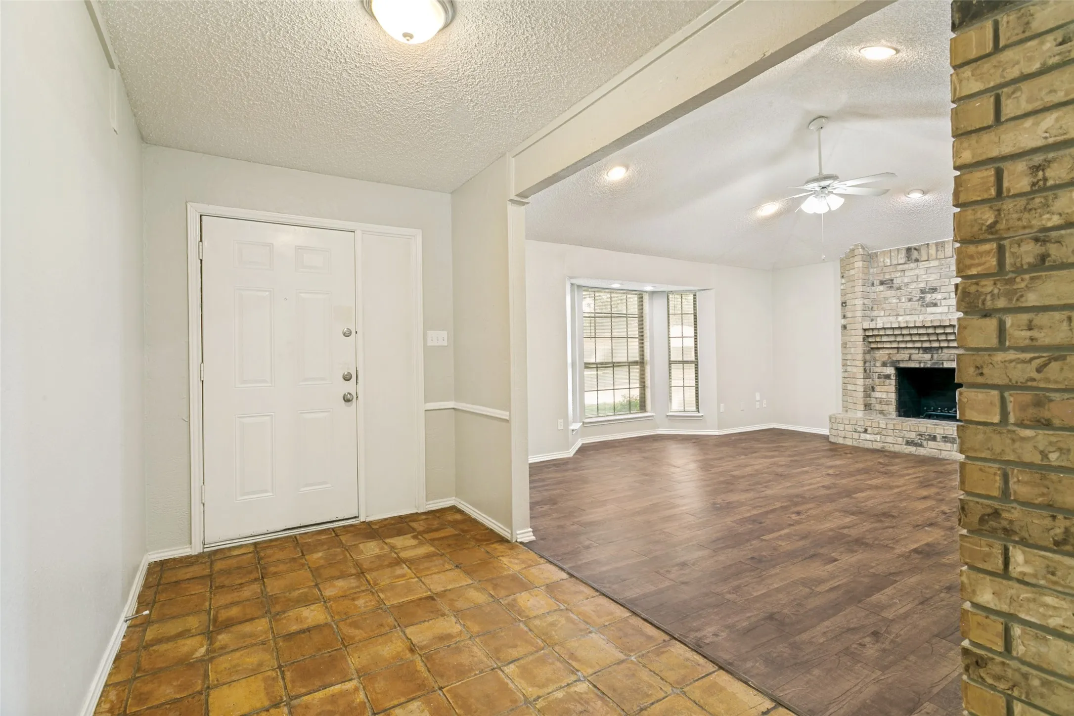 Single Family Residence For Sale in Tarrant County , 4801 Applewood Road, Fort Worth, Texas 76133, 4 Bedroom, 3 Bathroom, 2 Garage spaces, 2,179 Sqft, built in 1979, mls#21305792, Real Estate Agent in Fort Worth, Homes For Sale in Tarrant county, Homes For Sale in Fort Worth, Realtor in Fort Worth Texas, Real Estate Brokerage Independent Realty Texas, Luminita Cordes Realtor