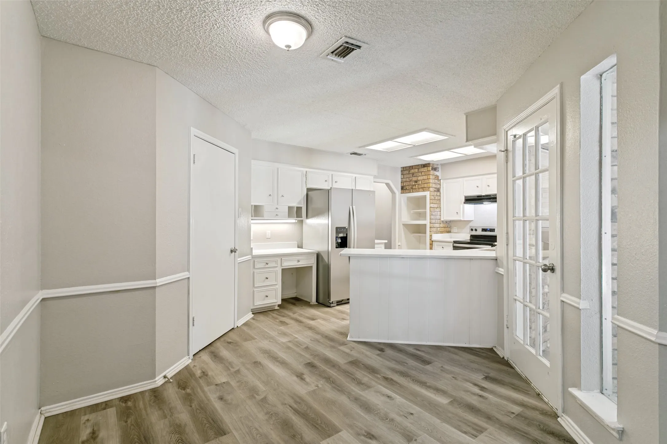 Single Family Residence For Sale in Tarrant County , 4801 Applewood Road, Fort Worth, Texas 76133, 4 Bedroom, 3 Bathroom, 2 Garage spaces, 2,179 Sqft, built in 1979, mls#21305792, Real Estate Agent in Fort Worth, Homes For Sale in Tarrant county, Homes For Sale in Fort Worth, Realtor in Fort Worth Texas, Real Estate Brokerage Independent Realty Texas, Luminita Cordes Realtor