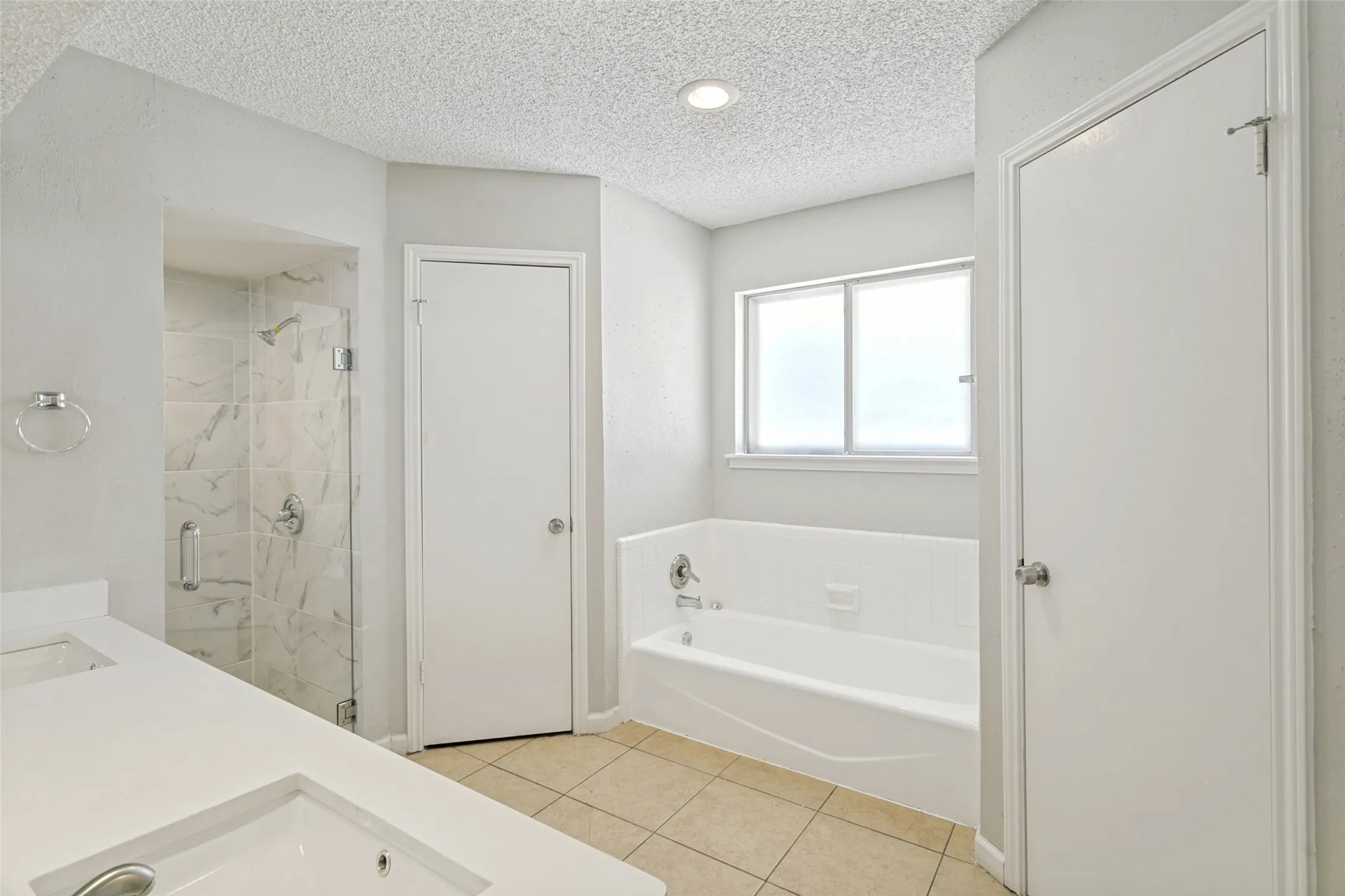 Single Family Residence For Sale in Tarrant County , 4801 Applewood Road, Fort Worth, Texas 76133, 4 Bedroom, 3 Bathroom, 2 Garage spaces, 2,179 Sqft, built in 1979, mls#21305792, Real Estate Agent in Fort Worth, Homes For Sale in Tarrant county, Homes For Sale in Fort Worth, Realtor in Fort Worth Texas, Real Estate Brokerage Independent Realty Texas, Luminita Cordes Realtor