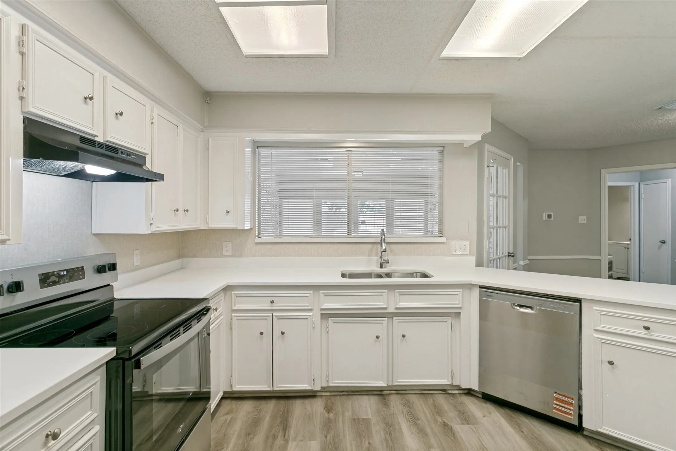 Single Family Residence For Sale in Tarrant County , 4801 Applewood Road, Fort Worth, Texas 76133, 4 Bedroom, 3 Bathroom, 2 Garage spaces, 2,179 Sqft, built in 1979, mls#21305792, Real Estate Agent in Fort Worth, Homes For Sale in Tarrant county, Homes For Sale in Fort Worth, Realtor in Fort Worth Texas, Real Estate Brokerage Independent Realty Texas, Luminita Cordes Realtor