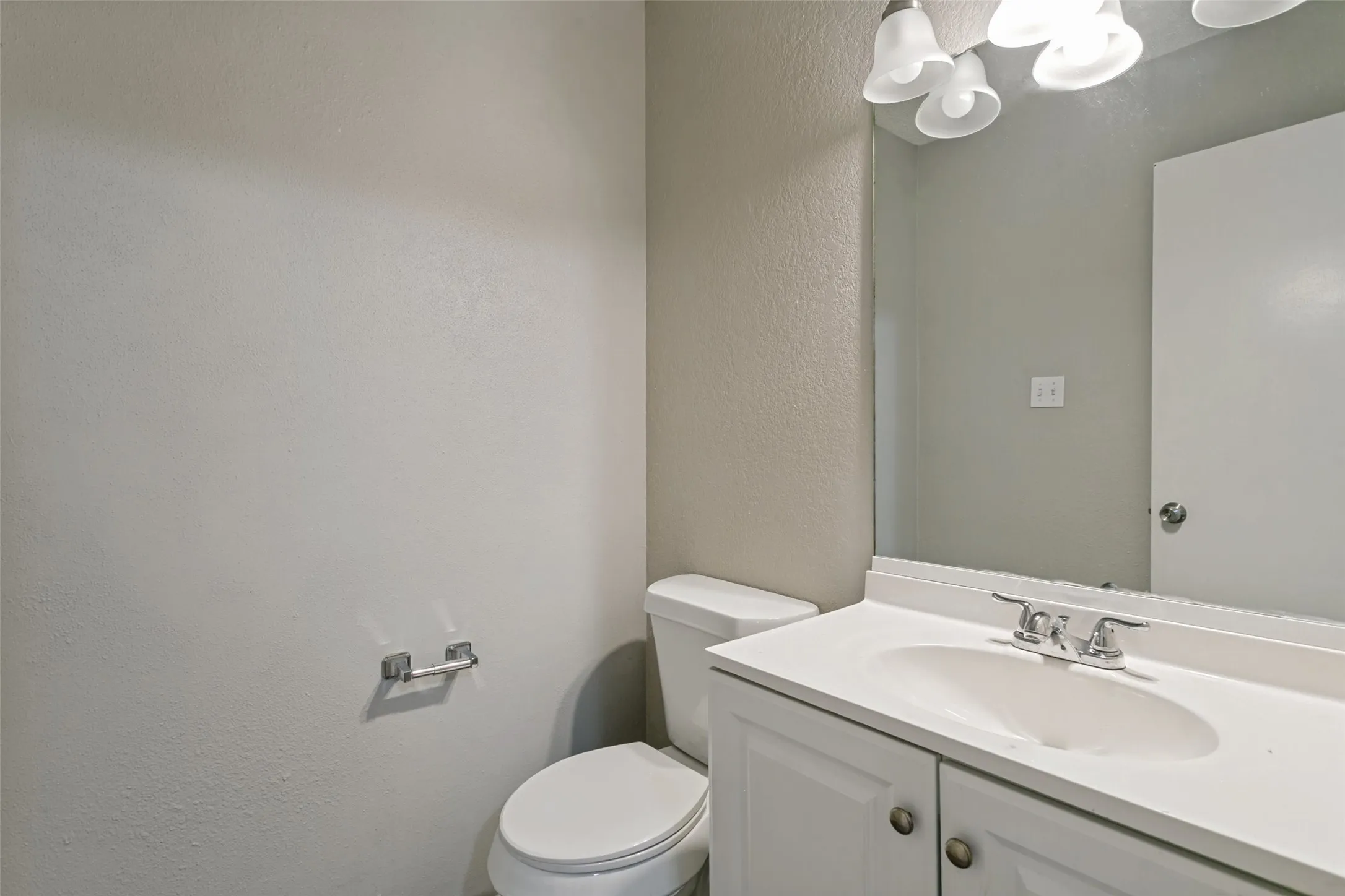 Single Family Residence For Sale in Tarrant County , 4801 Applewood Road, Fort Worth, Texas 76133, 4 Bedroom, 3 Bathroom, 2 Garage spaces, 2,179 Sqft, built in 1979, mls#21305792, Real Estate Agent in Fort Worth, Homes For Sale in Tarrant county, Homes For Sale in Fort Worth, Realtor in Fort Worth Texas, Real Estate Brokerage Independent Realty Texas, Luminita Cordes Realtor