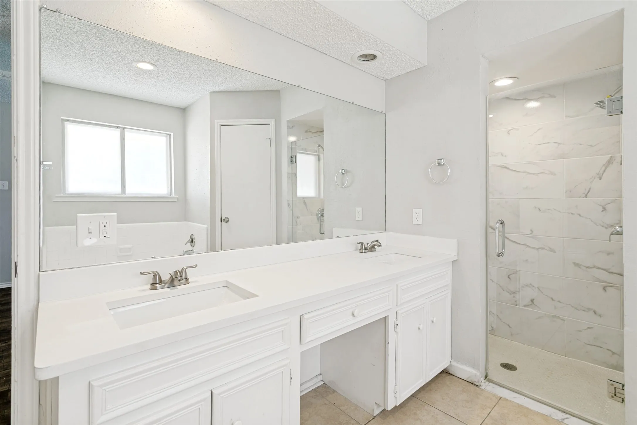 Single Family Residence For Sale in Tarrant County , 4801 Applewood Road, Fort Worth, Texas 76133, 4 Bedroom, 3 Bathroom, 2 Garage spaces, 2,179 Sqft, built in 1979, mls#21305792, Real Estate Agent in Fort Worth, Homes For Sale in Tarrant county, Homes For Sale in Fort Worth, Realtor in Fort Worth Texas, Real Estate Brokerage Independent Realty Texas, Luminita Cordes Realtor