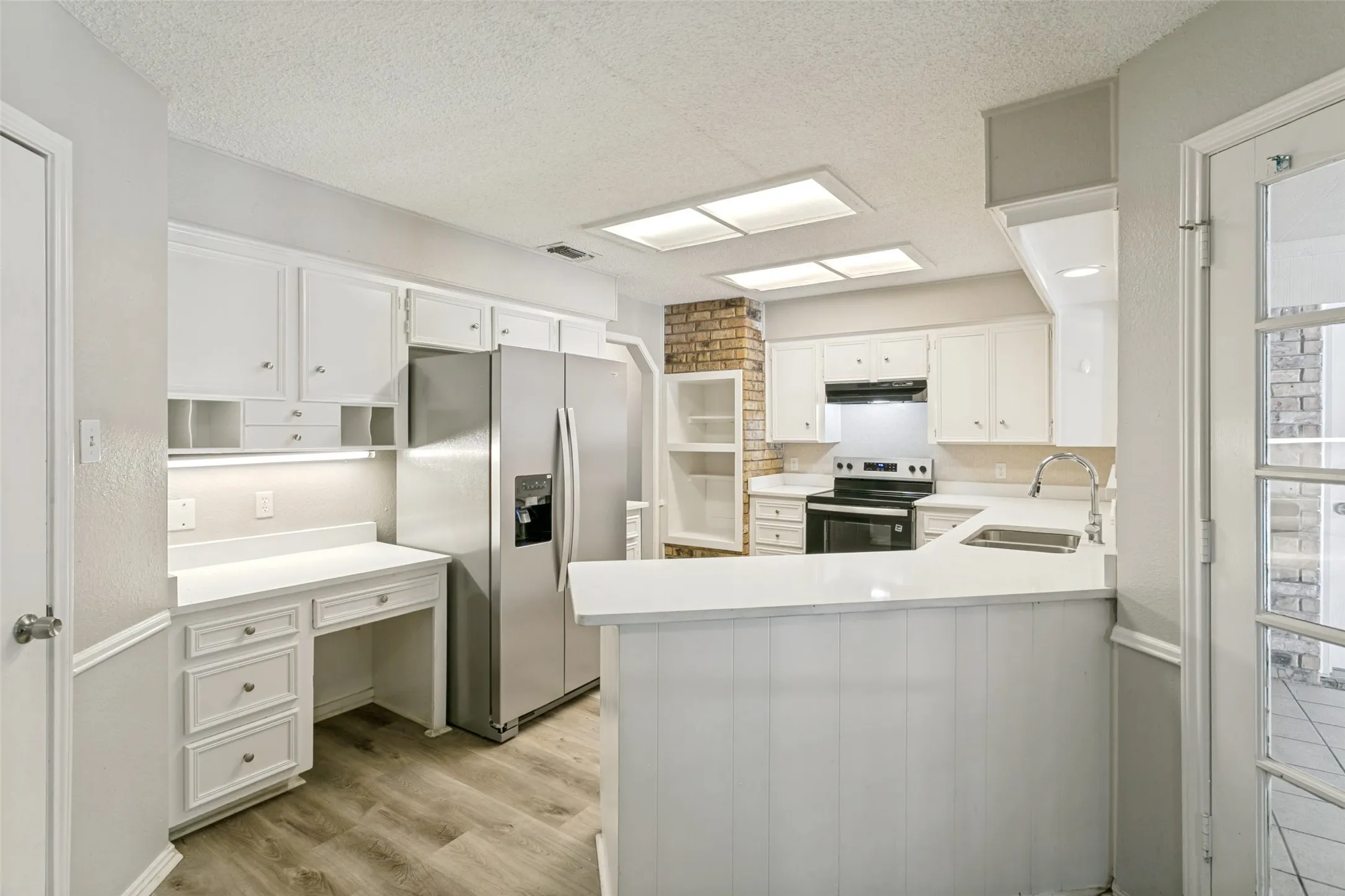 Single Family Residence For Sale in Tarrant County , 4801 Applewood Road, Fort Worth, Texas 76133, 4 Bedroom, 3 Bathroom, 2 Garage spaces, 2,179 Sqft, built in 1979, mls#21305792, Real Estate Agent in Fort Worth, Homes For Sale in Tarrant county, Homes For Sale in Fort Worth, Realtor in Fort Worth Texas, Real Estate Brokerage Independent Realty Texas, Luminita Cordes Realtor