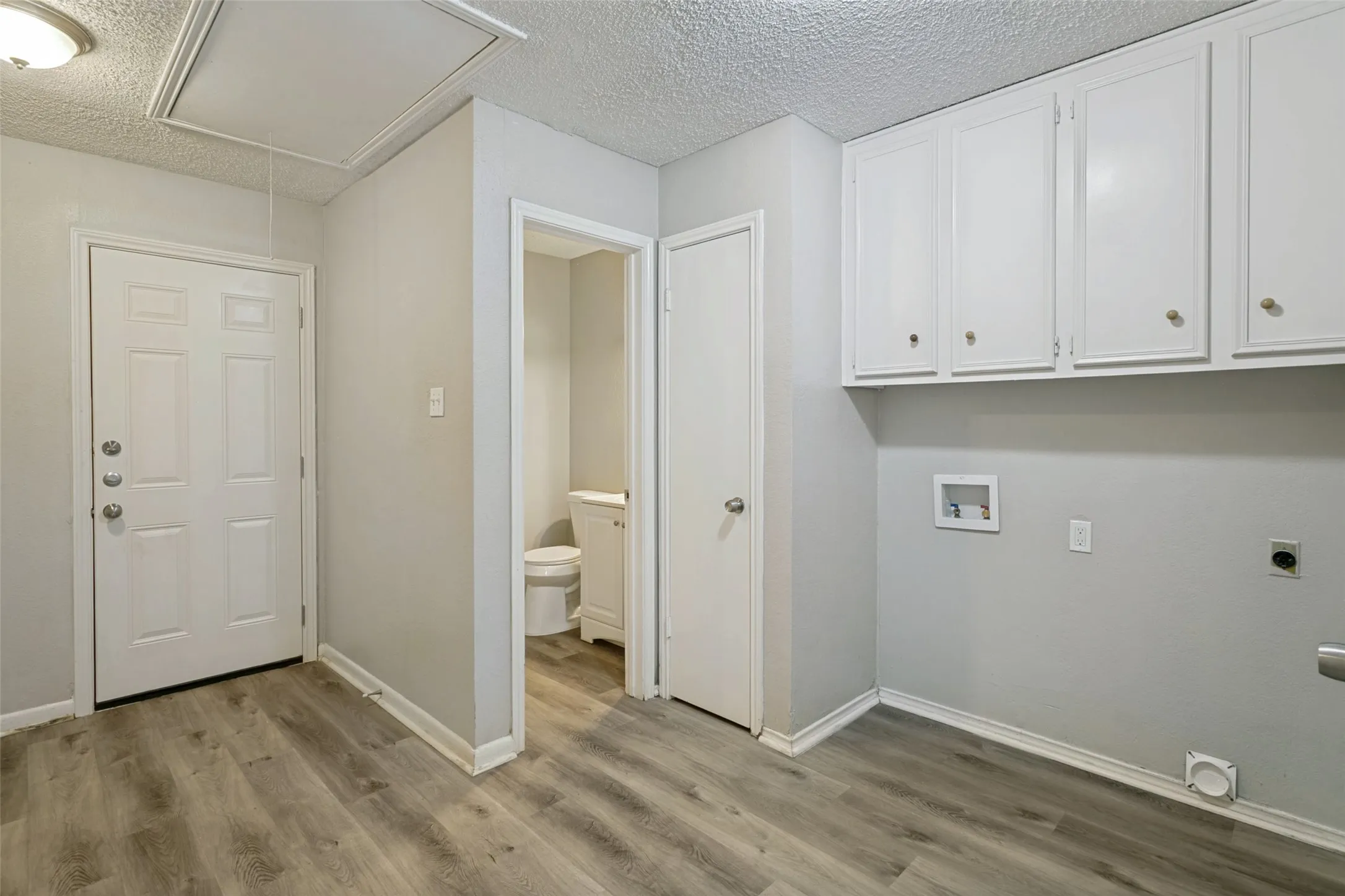 Single Family Residence For Sale in Tarrant County , 4801 Applewood Road, Fort Worth, Texas 76133, 4 Bedroom, 3 Bathroom, 2 Garage spaces, 2,179 Sqft, built in 1979, mls#21305792, Real Estate Agent in Fort Worth, Homes For Sale in Tarrant county, Homes For Sale in Fort Worth, Realtor in Fort Worth Texas, Real Estate Brokerage Independent Realty Texas, Luminita Cordes Realtor