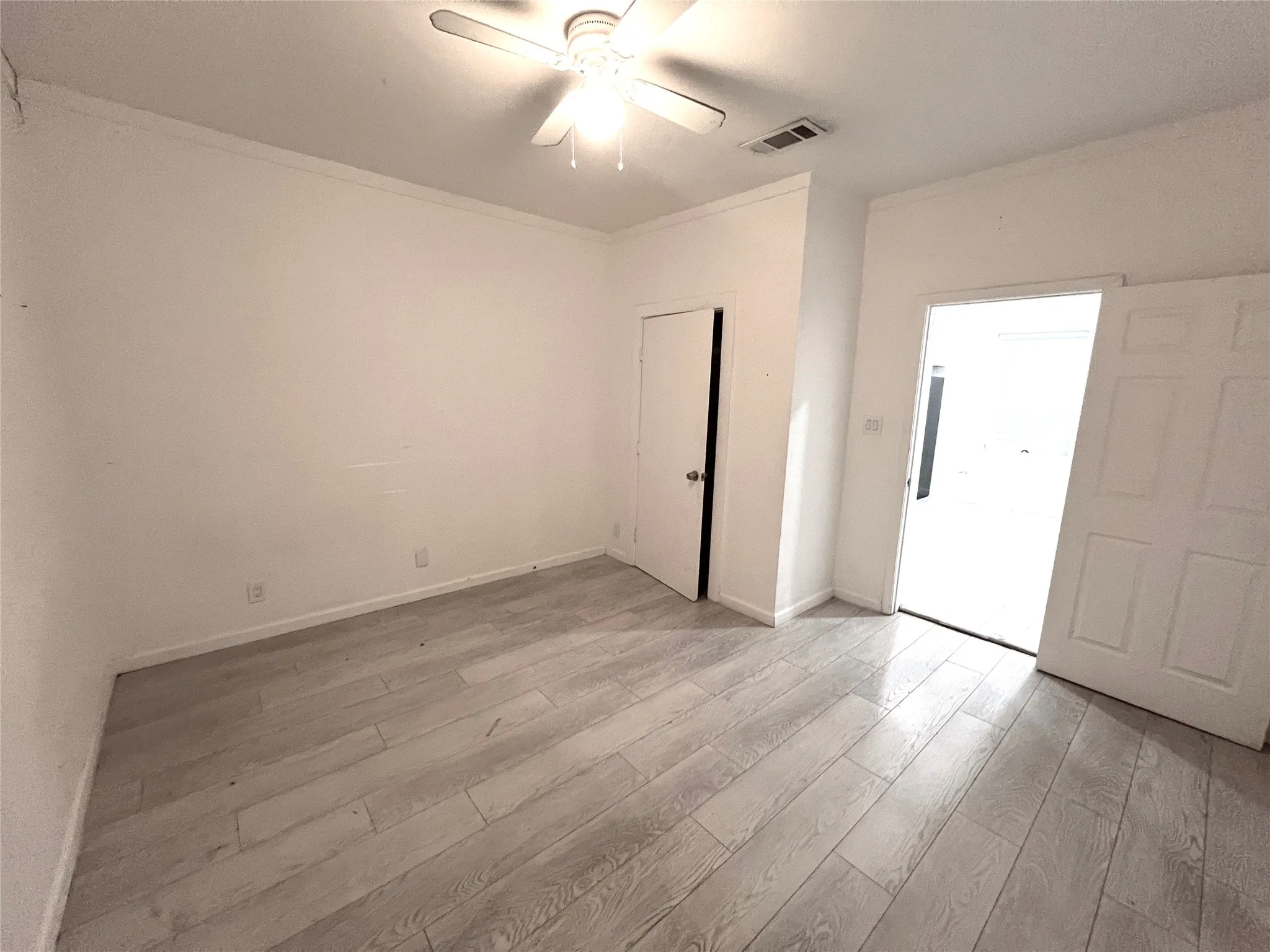 Triplex For Rent in Grayson County , 410 Vaden S B, Sherman, Texas 75090, 1 Bedroom, 1 Bathroom, Garage spaces, 700 Sqft, built in 1930, Price $800, mls#21338226, Real Estate Agent in Sherman, Homes For Rent in Grayson county, Homes For Rent in Sherman, Realtor in Sherman Texas, Real Estate Brokerage Independent Realty Texas, Luminita Cordes Realtor
