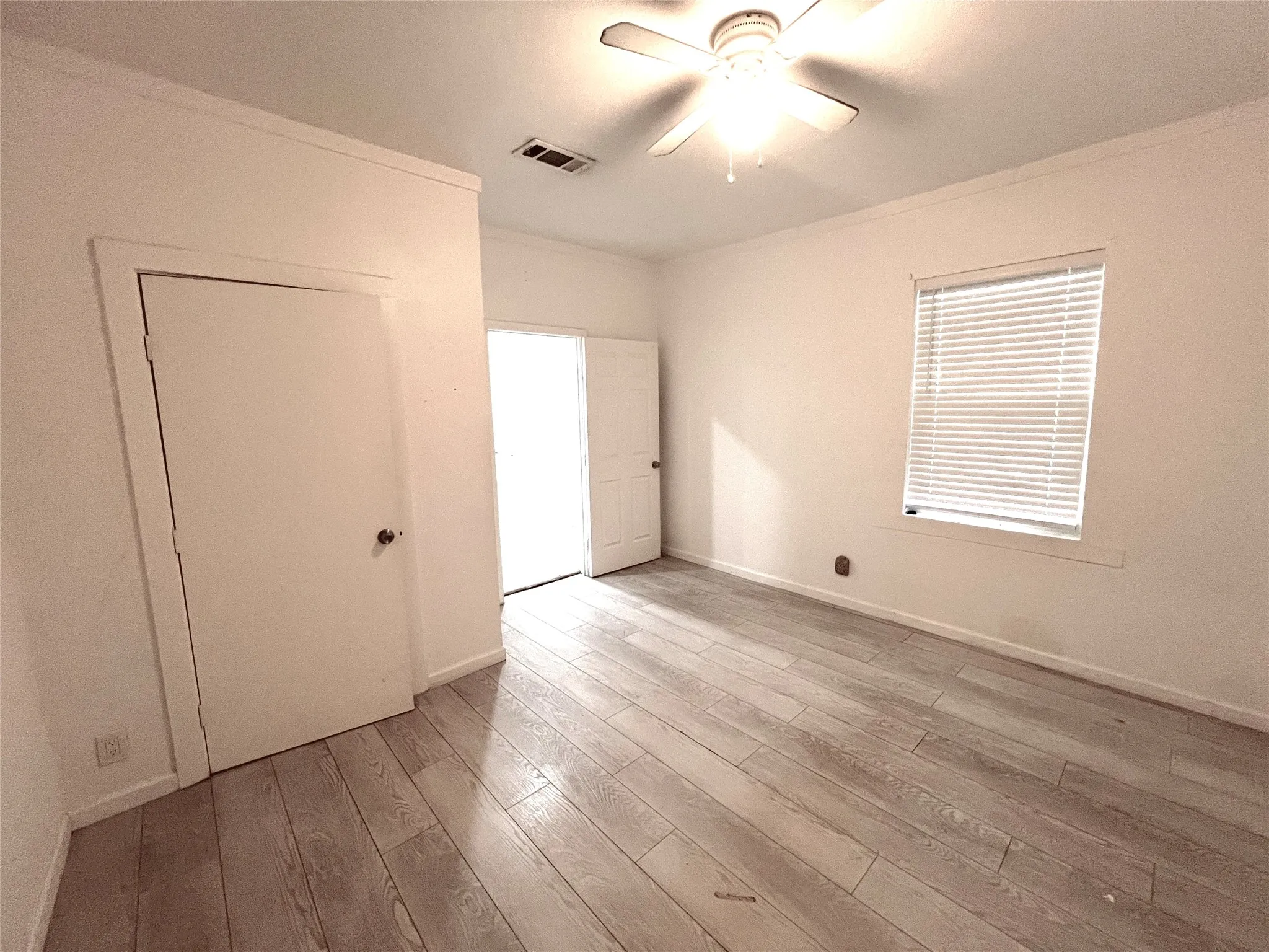 Triplex For Rent in Grayson County , 410 Vaden S B, Sherman, Texas 75090, 1 Bedroom, 1 Bathroom, Garage spaces, 700 Sqft, built in 1930, Price $800, mls#21338226, Real Estate Agent in Sherman, Homes For Rent in Grayson county, Homes For Rent in Sherman, Realtor in Sherman Texas, Real Estate Brokerage Independent Realty Texas, Luminita Cordes Realtor
