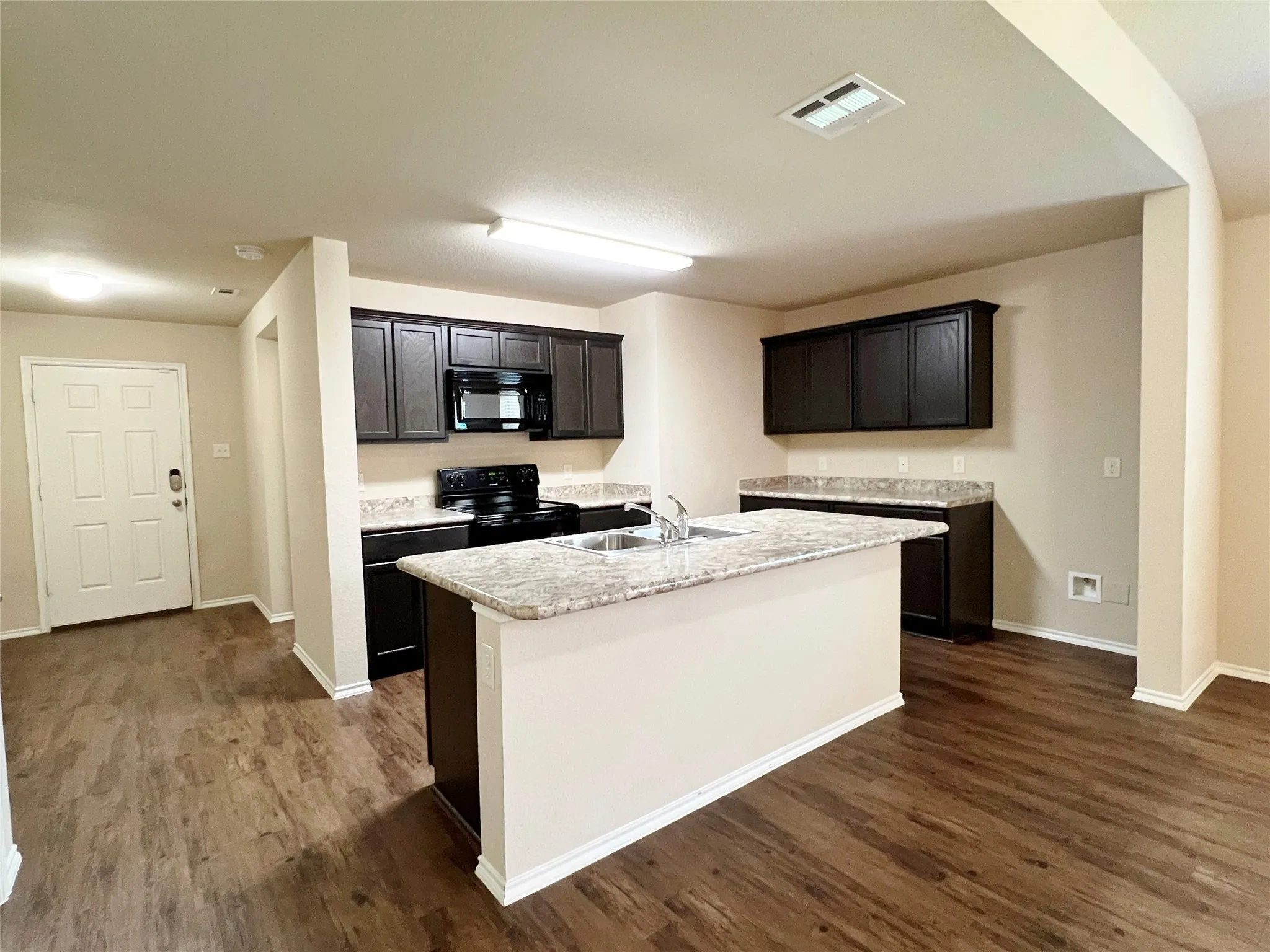 Single Family Residence For Rent in Ellis County , 222 Thoroughbred Street, Waxahachie, Texas 75165, 4 Bedroom, 2 Bathroom, 2 Garage spaces, 1,874 Sqft, built in 2016, mls#21338245, Real Estate Agent in Waxahachie, Homes For Rent in Ellis county, Homes For Rent in Waxahachie, Realtor in Waxahachie Texas, Real Estate Brokerage Independent Realty Texas, Luminita Cordes Realtor