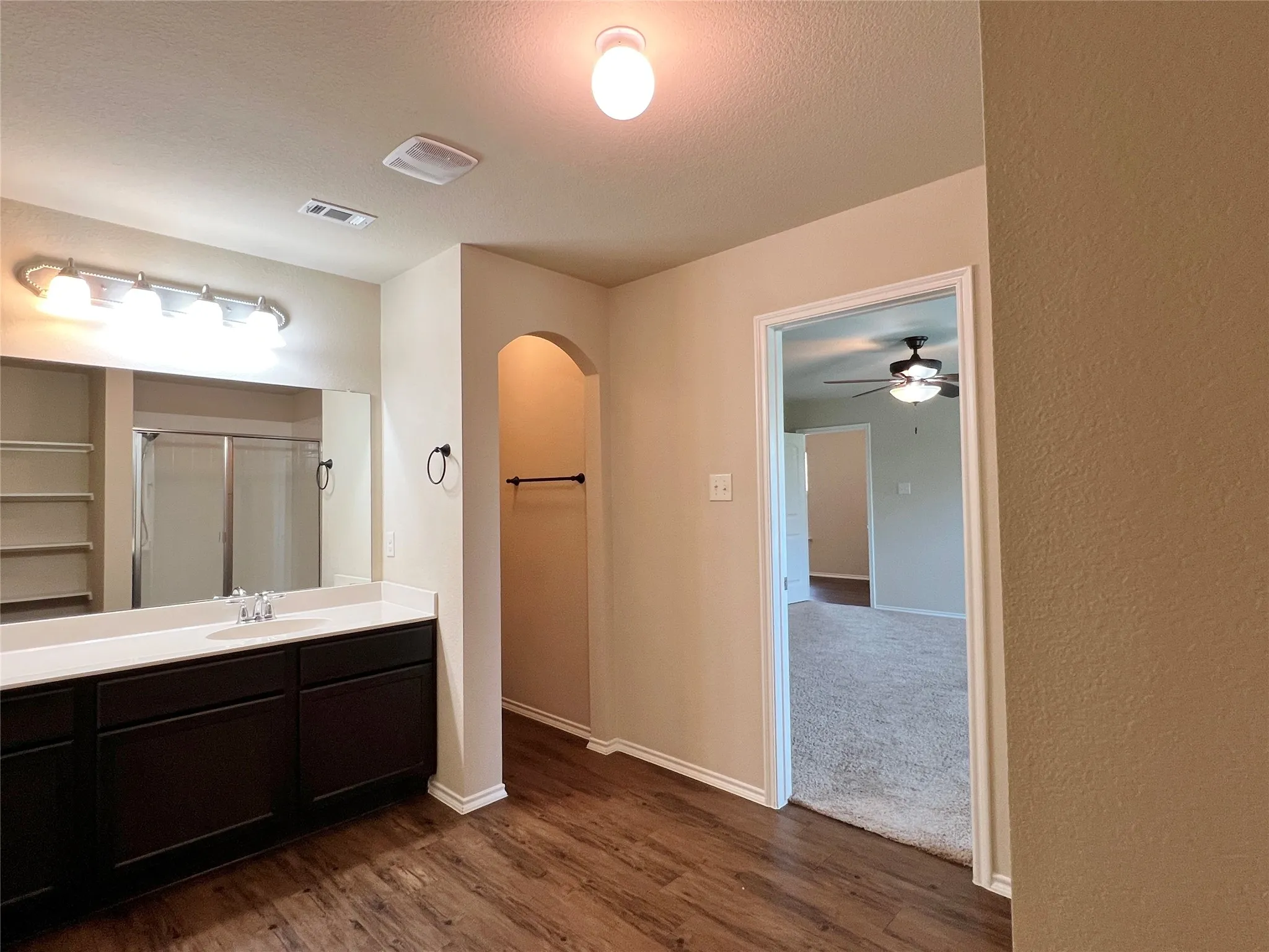 Single Family Residence For Rent in Ellis County , 222 Thoroughbred Street, Waxahachie, Texas 75165, 4 Bedroom, 2 Bathroom, 2 Garage spaces, 1,874 Sqft, built in 2016, mls#21338245, Real Estate Agent in Waxahachie, Homes For Rent in Ellis county, Homes For Rent in Waxahachie, Realtor in Waxahachie Texas, Real Estate Brokerage Independent Realty Texas, Luminita Cordes Realtor