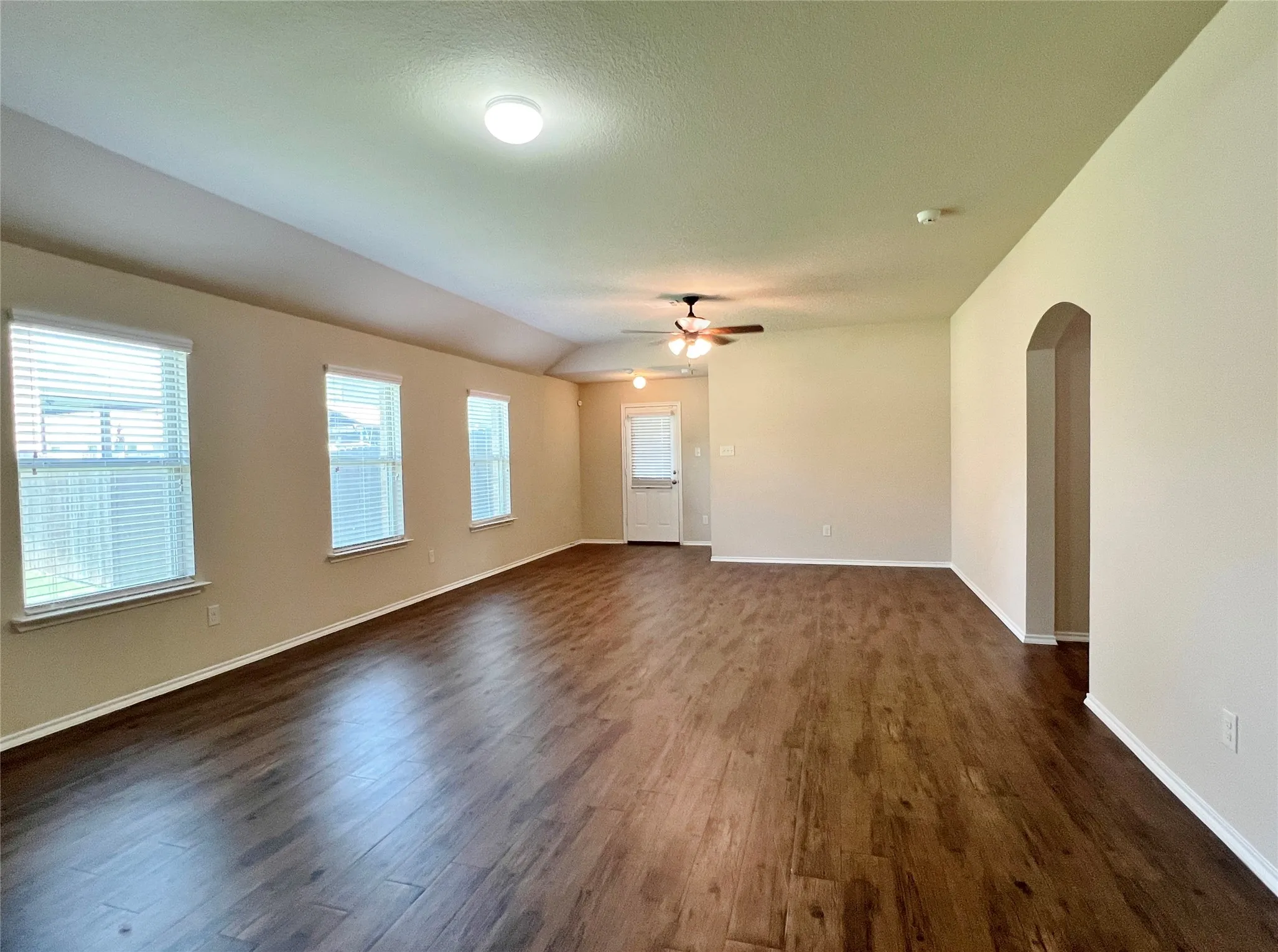 Single Family Residence For Rent in Ellis County , 222 Thoroughbred Street, Waxahachie, Texas 75165, 4 Bedroom, 2 Bathroom, 2 Garage spaces, 1,874 Sqft, built in 2016, mls#21338245, Real Estate Agent in Waxahachie, Homes For Rent in Ellis county, Homes For Rent in Waxahachie, Realtor in Waxahachie Texas, Real Estate Brokerage Independent Realty Texas, Luminita Cordes Realtor