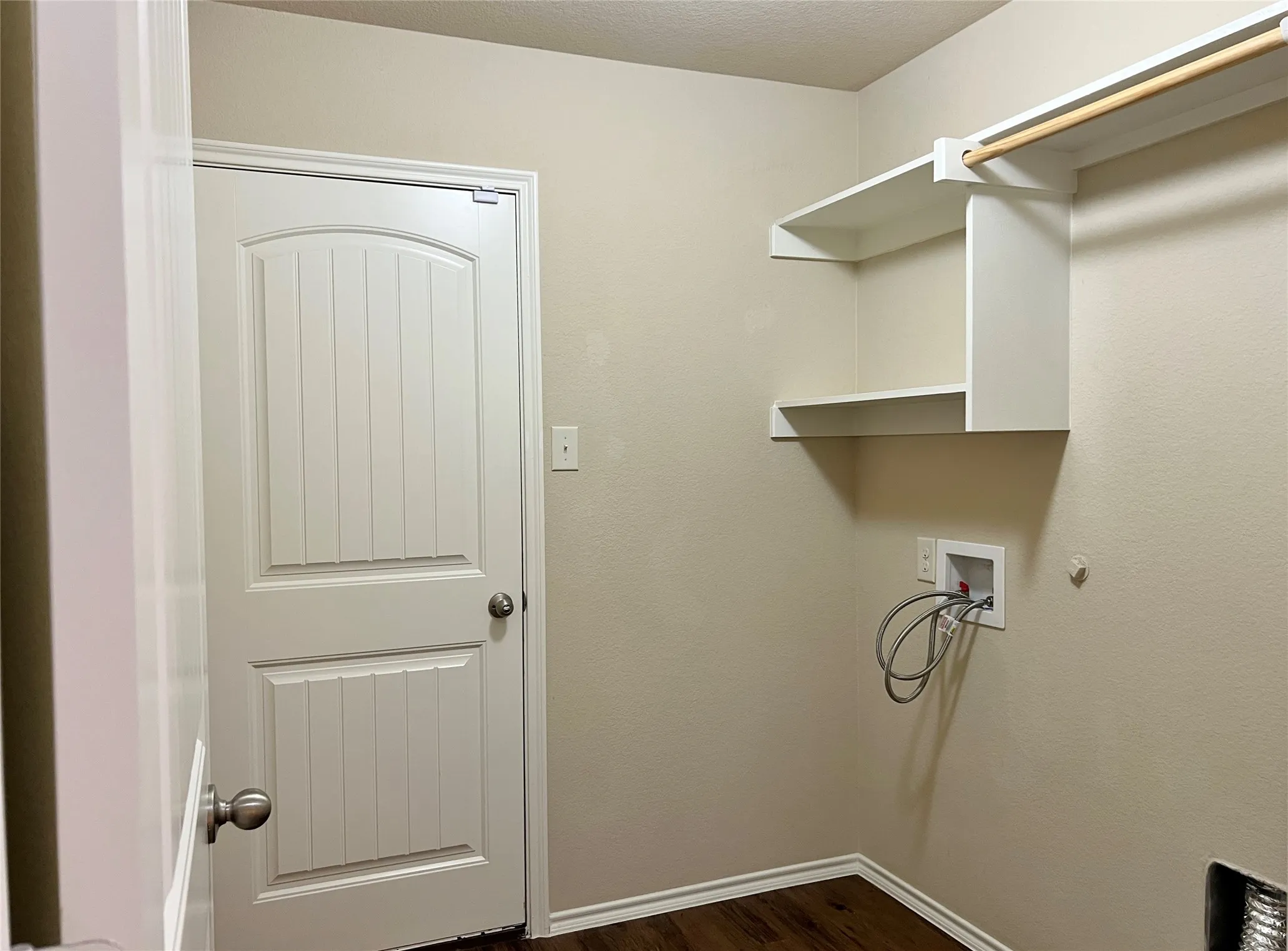Single Family Residence For Rent in Ellis County , 222 Thoroughbred Street, Waxahachie, Texas 75165, 4 Bedroom, 2 Bathroom, 2 Garage spaces, 1,874 Sqft, built in 2016, mls#21338245, Real Estate Agent in Waxahachie, Homes For Rent in Ellis county, Homes For Rent in Waxahachie, Realtor in Waxahachie Texas, Real Estate Brokerage Independent Realty Texas, Luminita Cordes Realtor