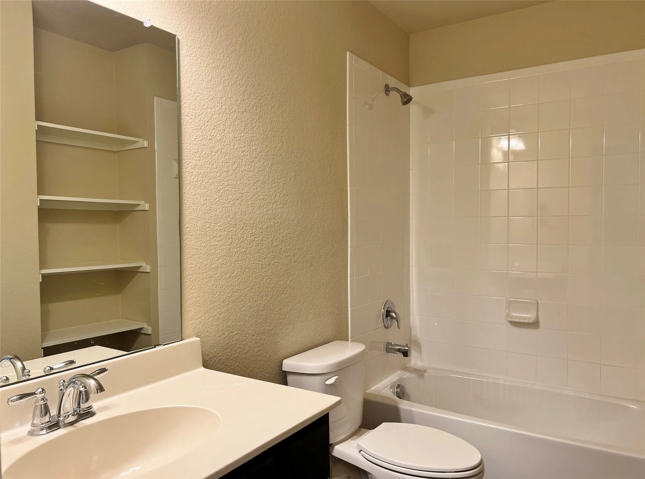 Single Family Residence For Rent in Ellis County , 222 Thoroughbred Street, Waxahachie, Texas 75165, 4 Bedroom, 2 Bathroom, 2 Garage spaces, 1,874 Sqft, built in 2016, mls#21338245, Real Estate Agent in Waxahachie, Homes For Rent in Ellis county, Homes For Rent in Waxahachie, Realtor in Waxahachie Texas, Real Estate Brokerage Independent Realty Texas, Luminita Cordes Realtor