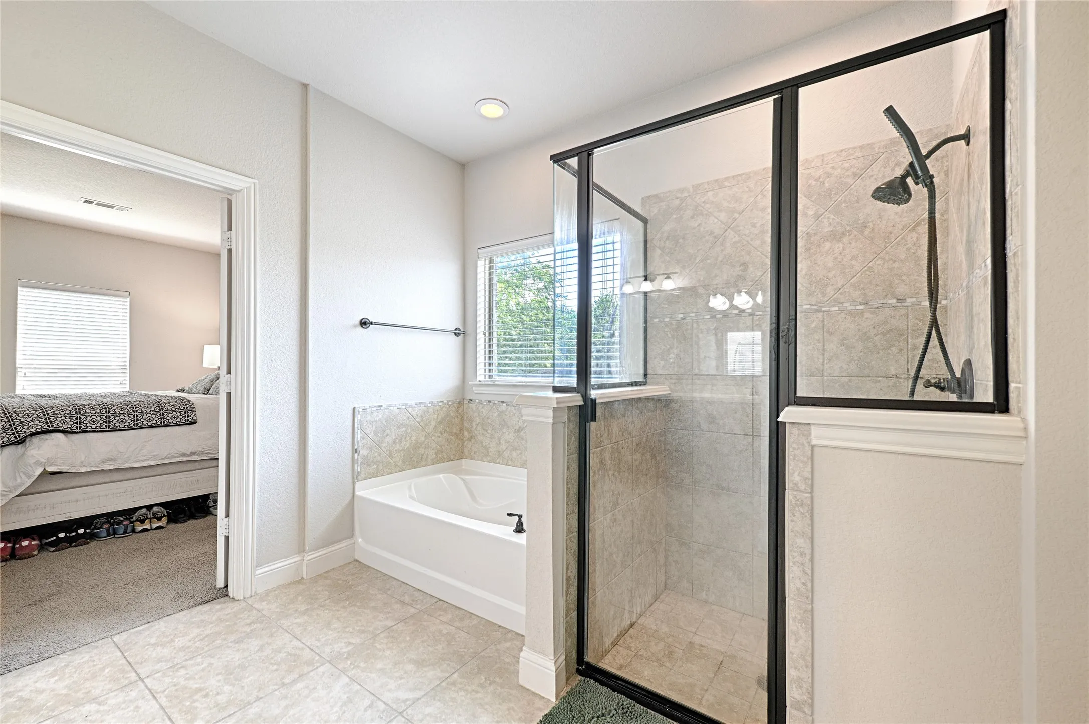 Single Family Residence For Sale in Ellis County , 6010 Park View Drive, Midlothian, Texas 76065, 5 Bedroom, 4 Bathroom, 2 Garage spaces, 3,429 Sqft, built in 2015, mls#21337819, Real Estate Agent in Midlothian, Homes For Sale in Ellis county, Homes For Sale in Midlothian, Realtor in Midlothian Texas, Real Estate Brokerage Independent Realty Texas, Luminita Cordes Realtor