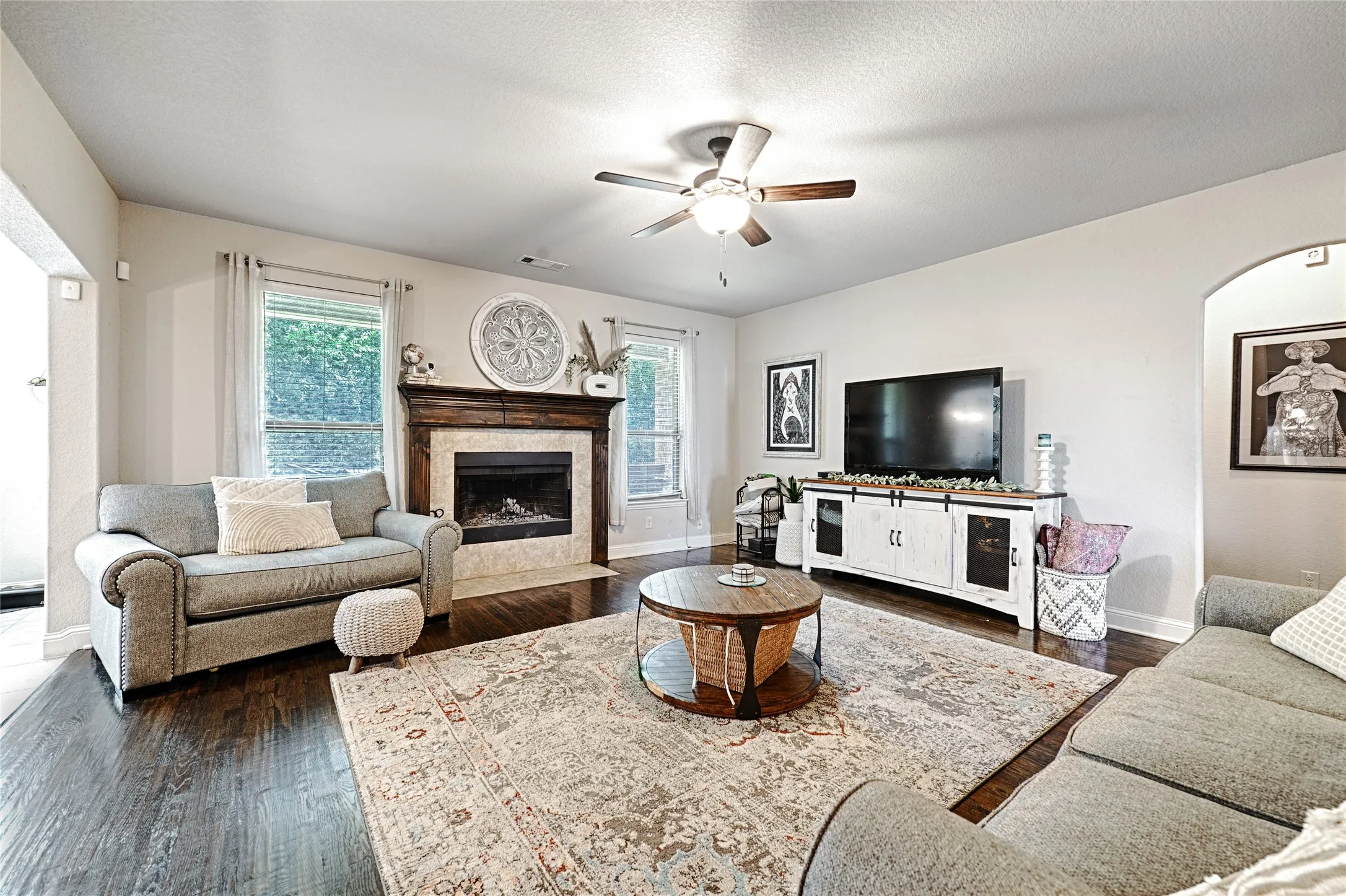 Single Family Residence For Sale in Ellis County , 6010 Park View Drive, Midlothian, Texas 76065, 5 Bedroom, 4 Bathroom, 2 Garage spaces, 3,429 Sqft, built in 2015, mls#21337819, Real Estate Agent in Midlothian, Homes For Sale in Ellis county, Homes For Sale in Midlothian, Realtor in Midlothian Texas, Real Estate Brokerage Independent Realty Texas, Luminita Cordes Realtor