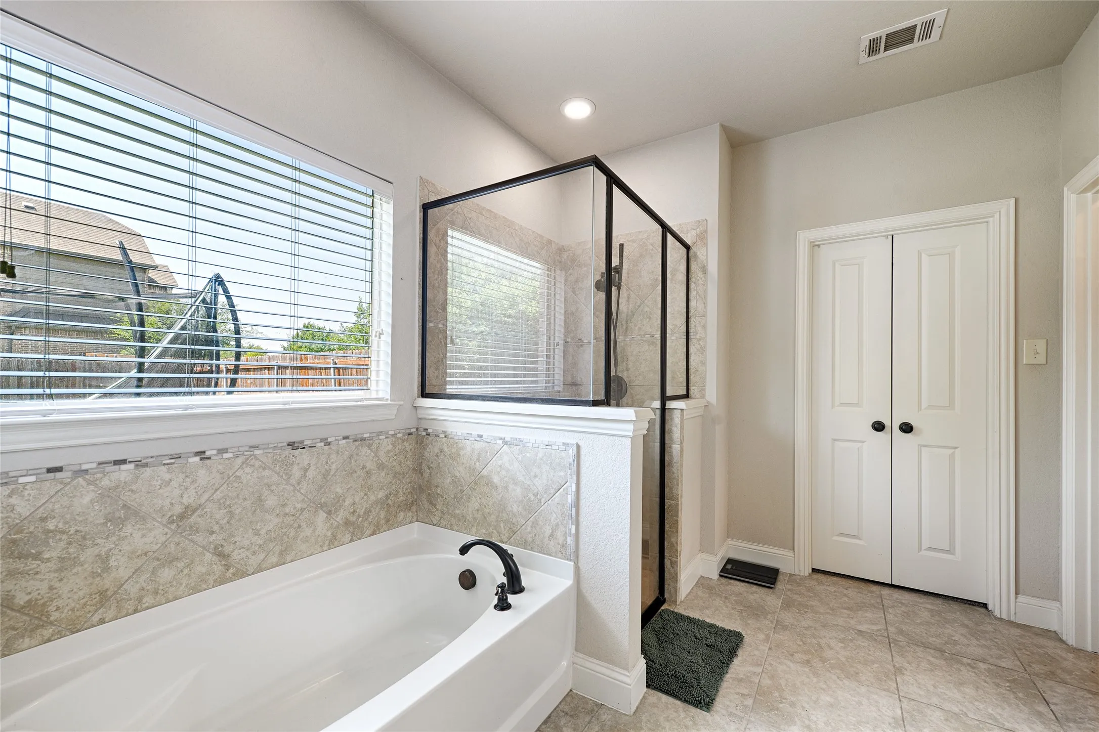 Single Family Residence For Sale in Ellis County , 6010 Park View Drive, Midlothian, Texas 76065, 5 Bedroom, 4 Bathroom, 2 Garage spaces, 3,429 Sqft, built in 2015, mls#21337819, Real Estate Agent in Midlothian, Homes For Sale in Ellis county, Homes For Sale in Midlothian, Realtor in Midlothian Texas, Real Estate Brokerage Independent Realty Texas, Luminita Cordes Realtor