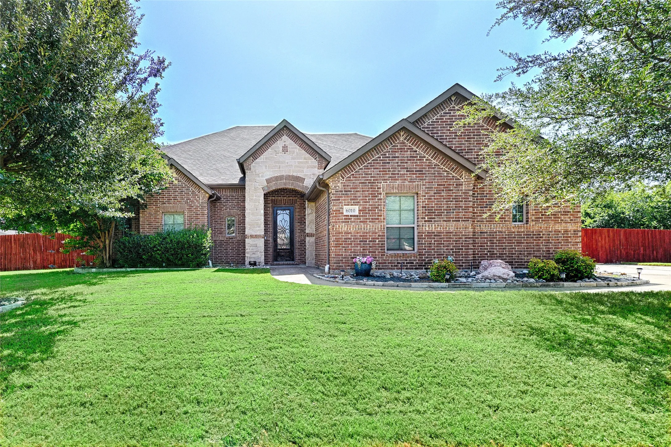 Single Family Residence For Sale in Ellis County , 6010 Park View Drive, Midlothian, Texas 76065, 5 Bedroom, 4 Bathroom, 2 Garage spaces, 3,429 Sqft, built in 2015, mls#21337819, Real Estate Agent in Midlothian, Homes For Sale in Ellis county, Homes For Sale in Midlothian, Realtor in Midlothian Texas, Real Estate Brokerage Independent Realty Texas, Luminita Cordes Realtor