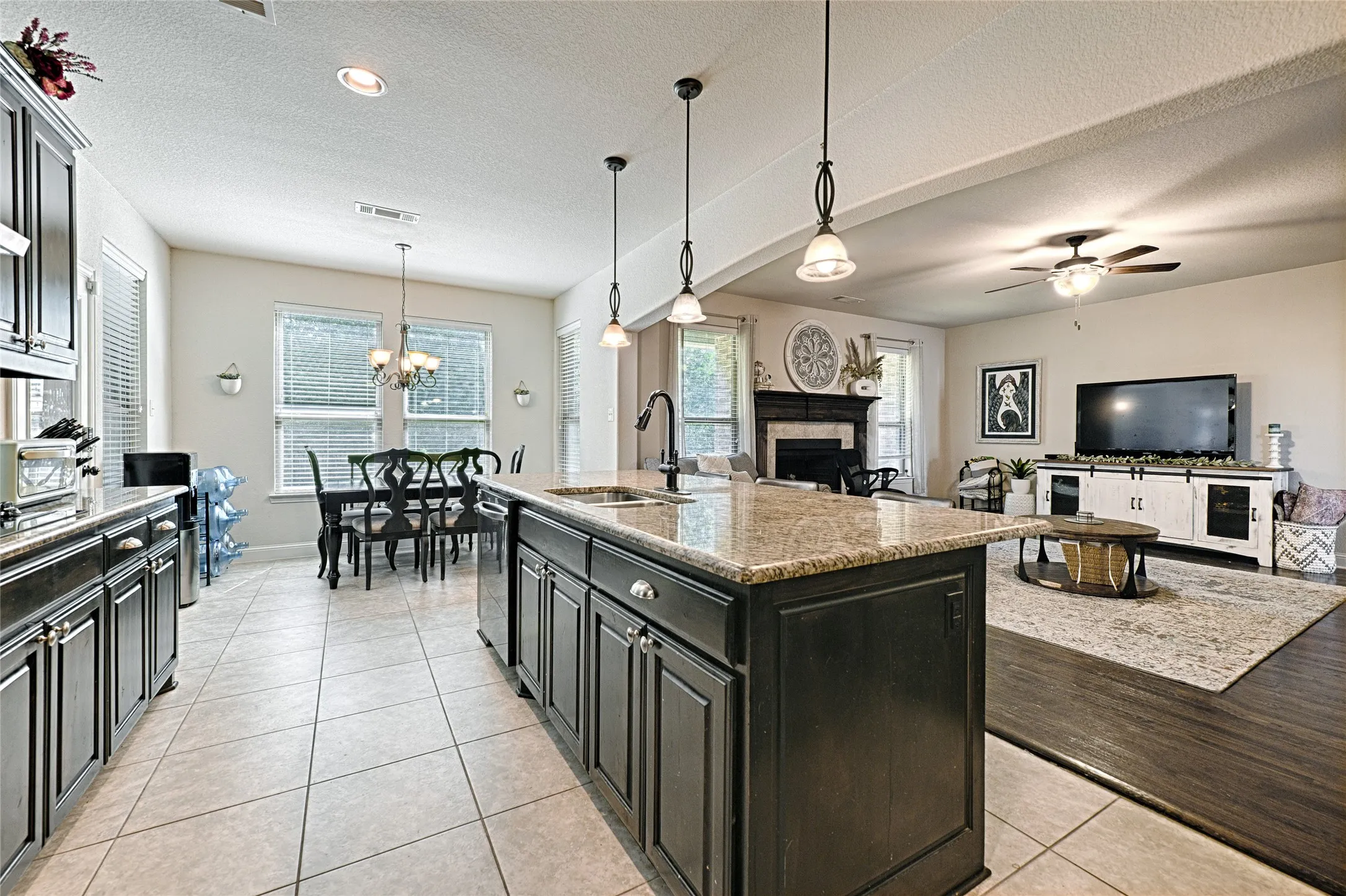 Single Family Residence For Sale in Ellis County , 6010 Park View Drive, Midlothian, Texas 76065, 5 Bedroom, 4 Bathroom, 2 Garage spaces, 3,429 Sqft, built in 2015, mls#21337819, Real Estate Agent in Midlothian, Homes For Sale in Ellis county, Homes For Sale in Midlothian, Realtor in Midlothian Texas, Real Estate Brokerage Independent Realty Texas, Luminita Cordes Realtor
