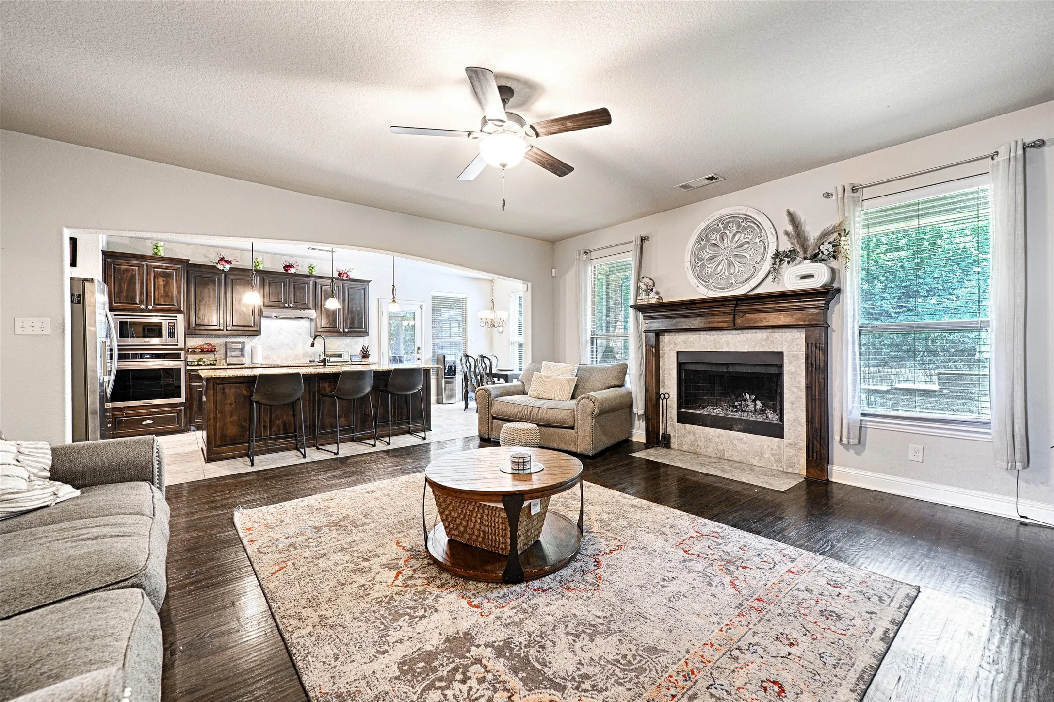 Single Family Residence For Sale in Ellis County , 6010 Park View Drive, Midlothian, Texas 76065, 5 Bedroom, 4 Bathroom, 2 Garage spaces, 3,429 Sqft, built in 2015, mls#21337819, Real Estate Agent in Midlothian, Homes For Sale in Ellis county, Homes For Sale in Midlothian, Realtor in Midlothian Texas, Real Estate Brokerage Independent Realty Texas, Luminita Cordes Realtor